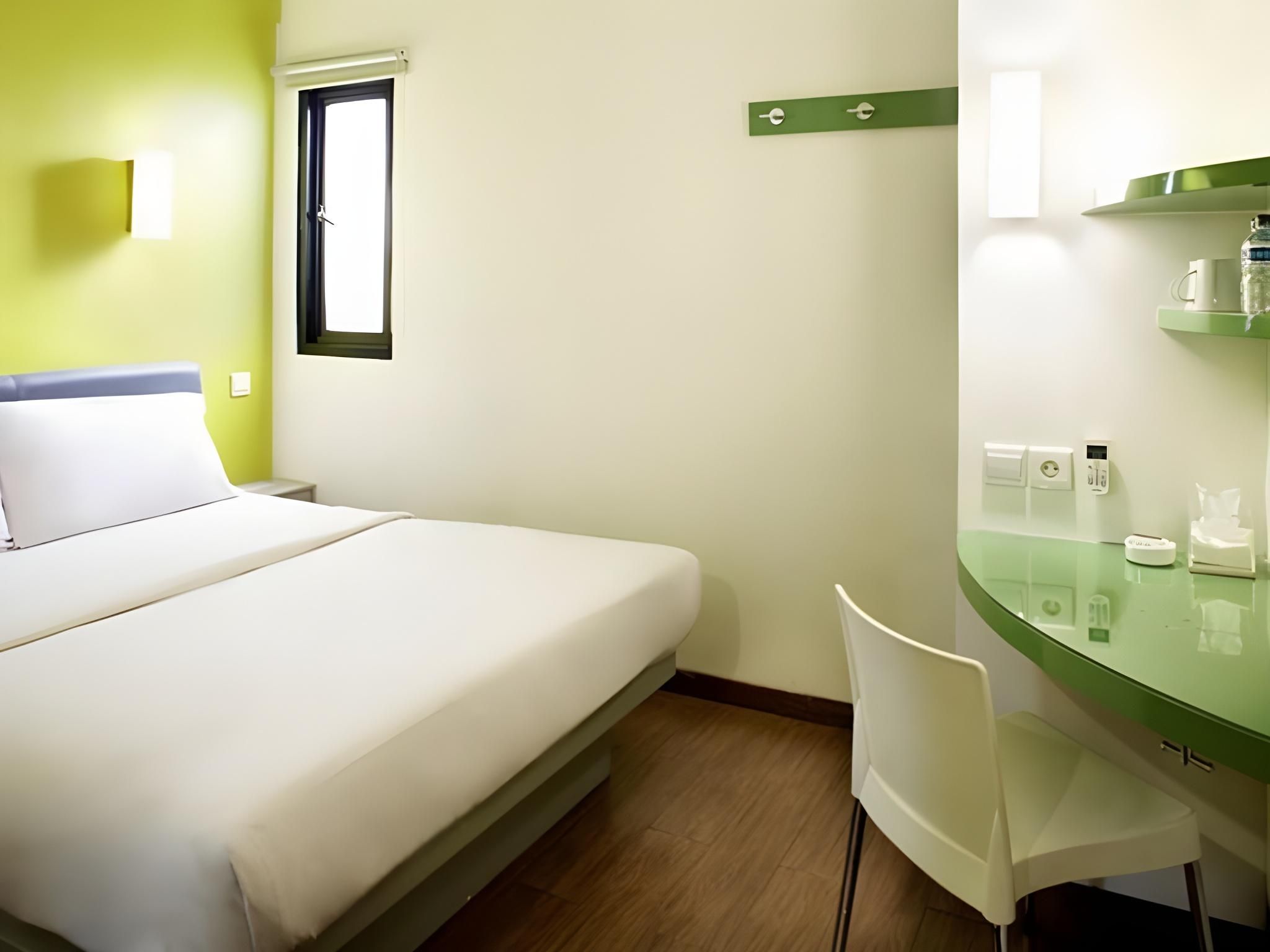 Smart Queen Room