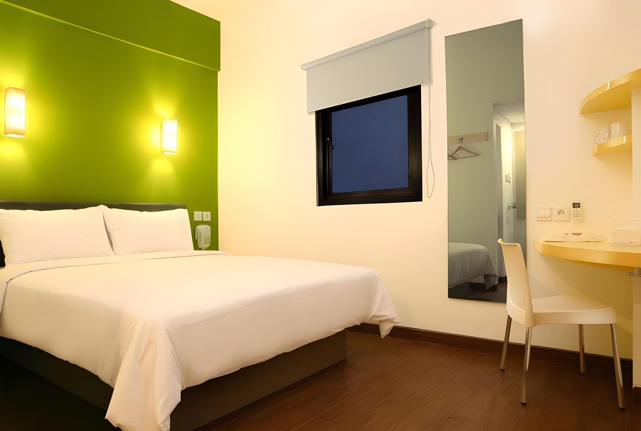 Smart Queen Room