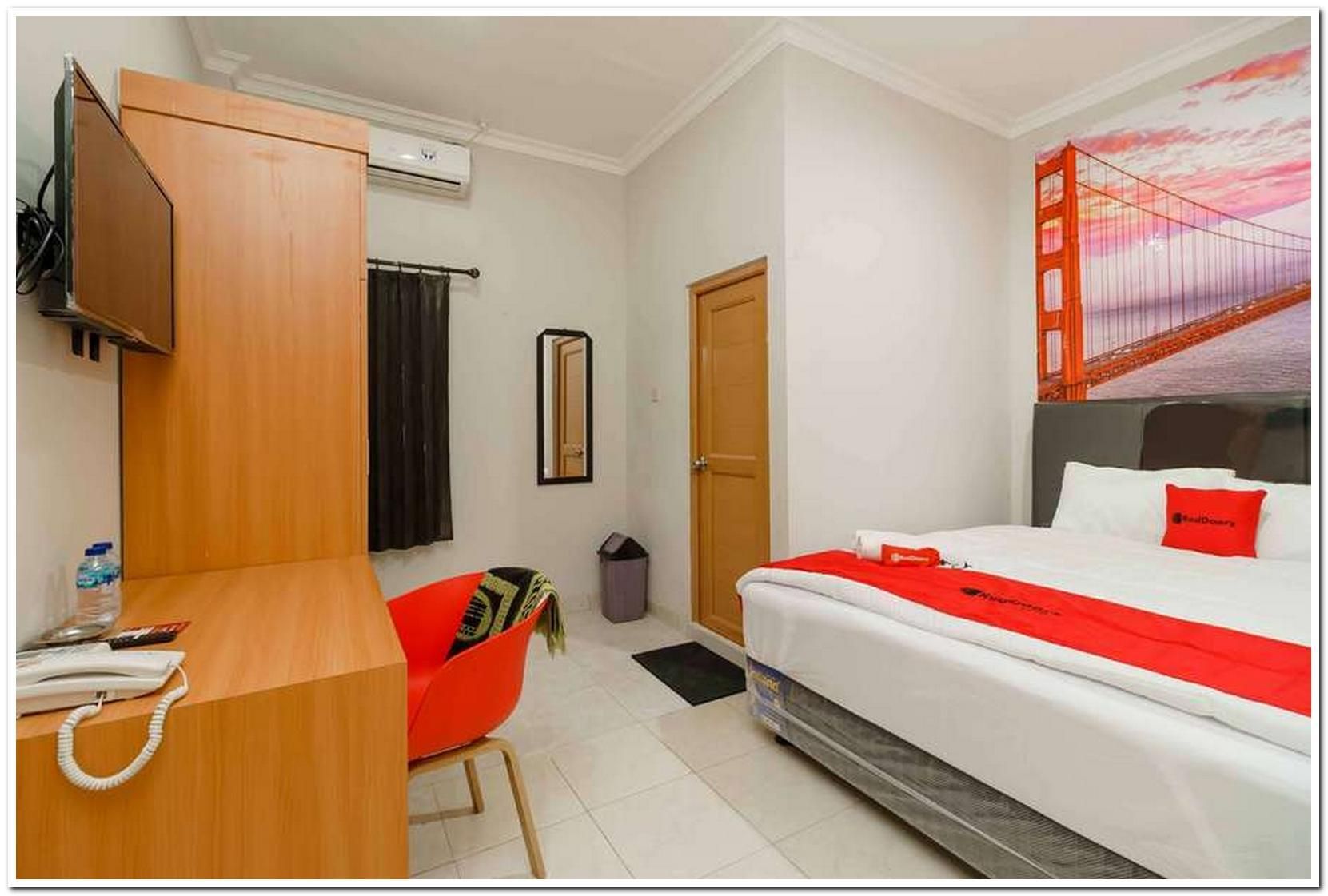 RedDoorz Room