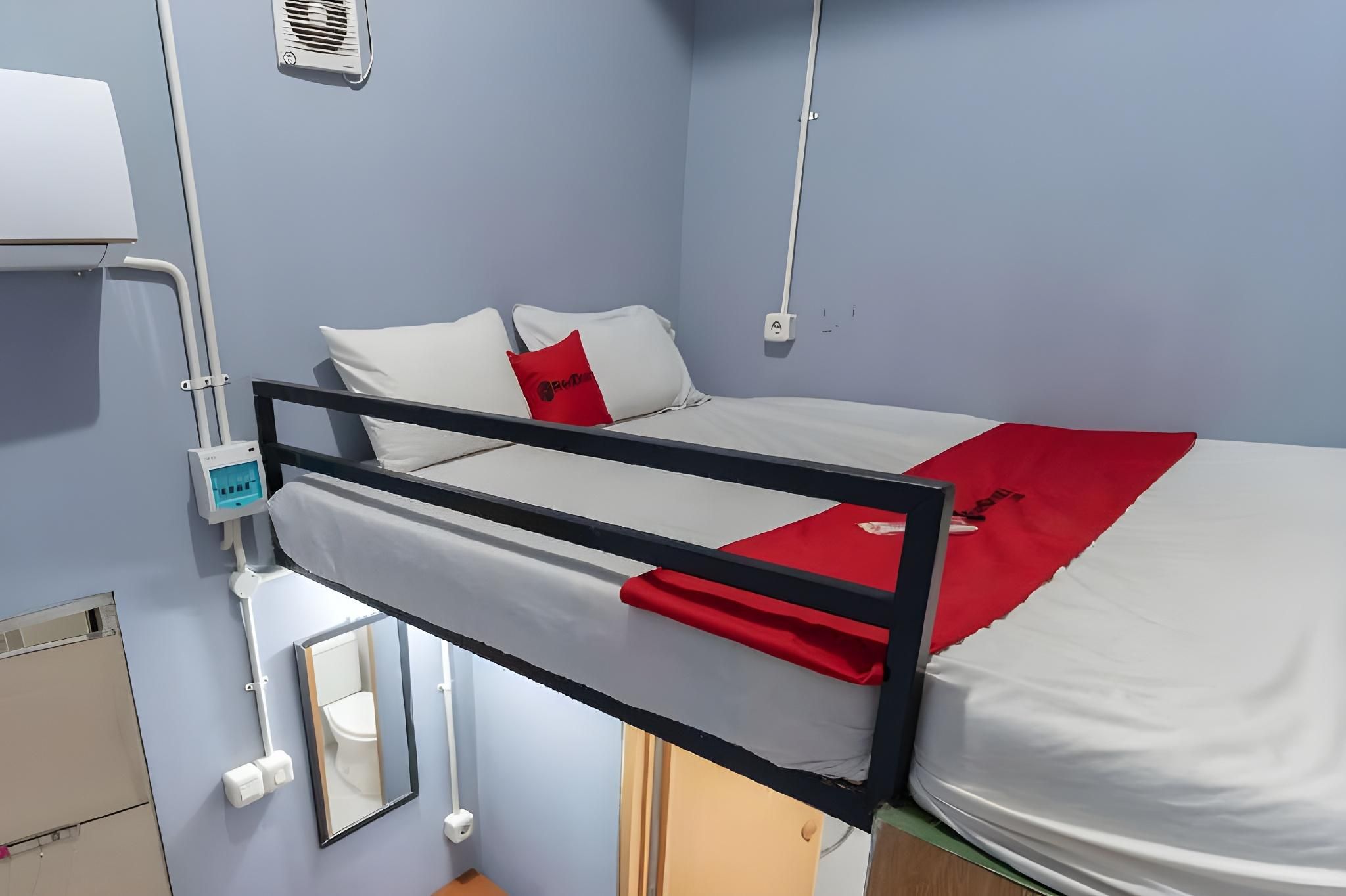 RedDoorz Room