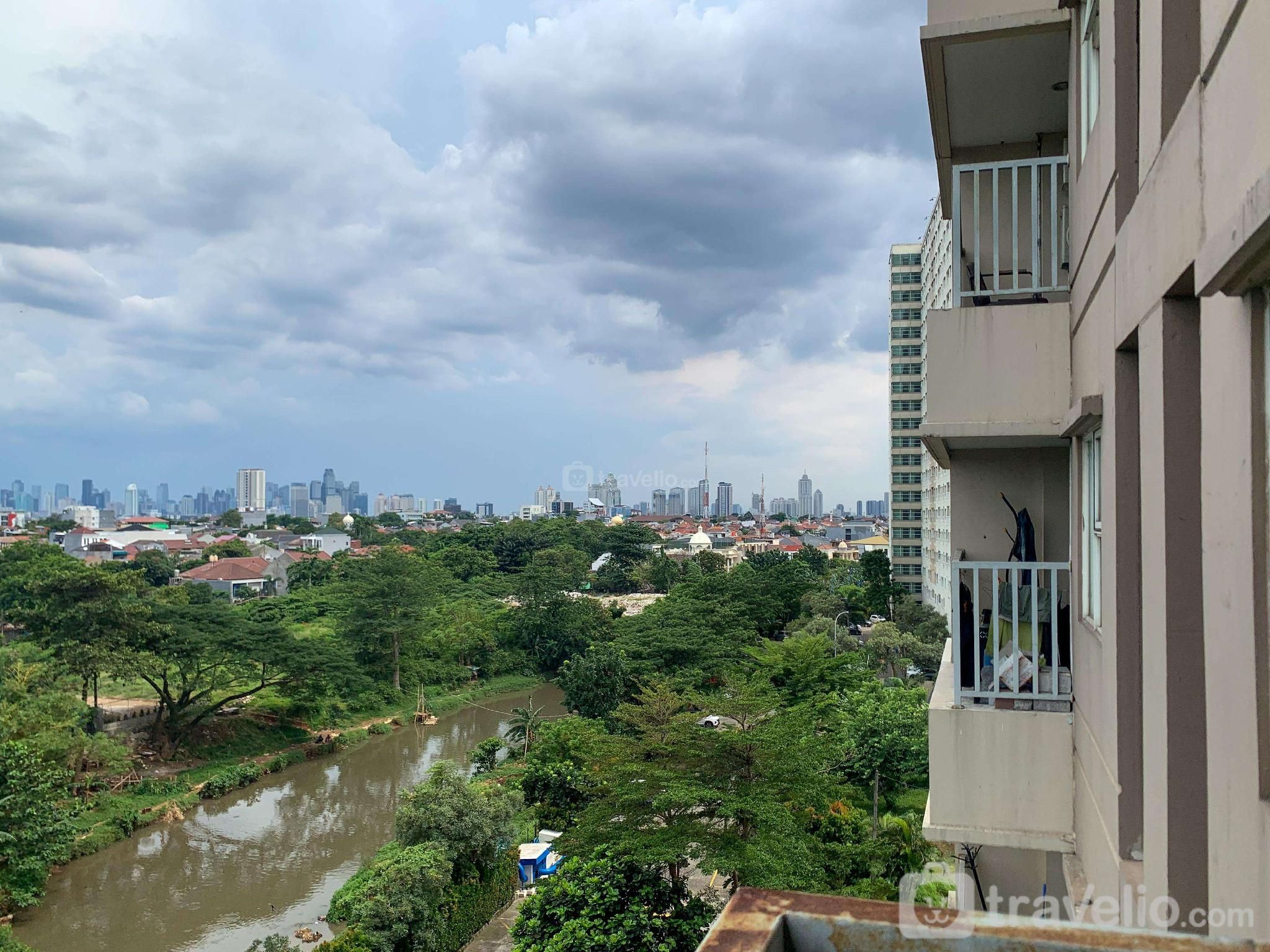 Warm Homey 1BR Belmont Residence Puri By Travelio