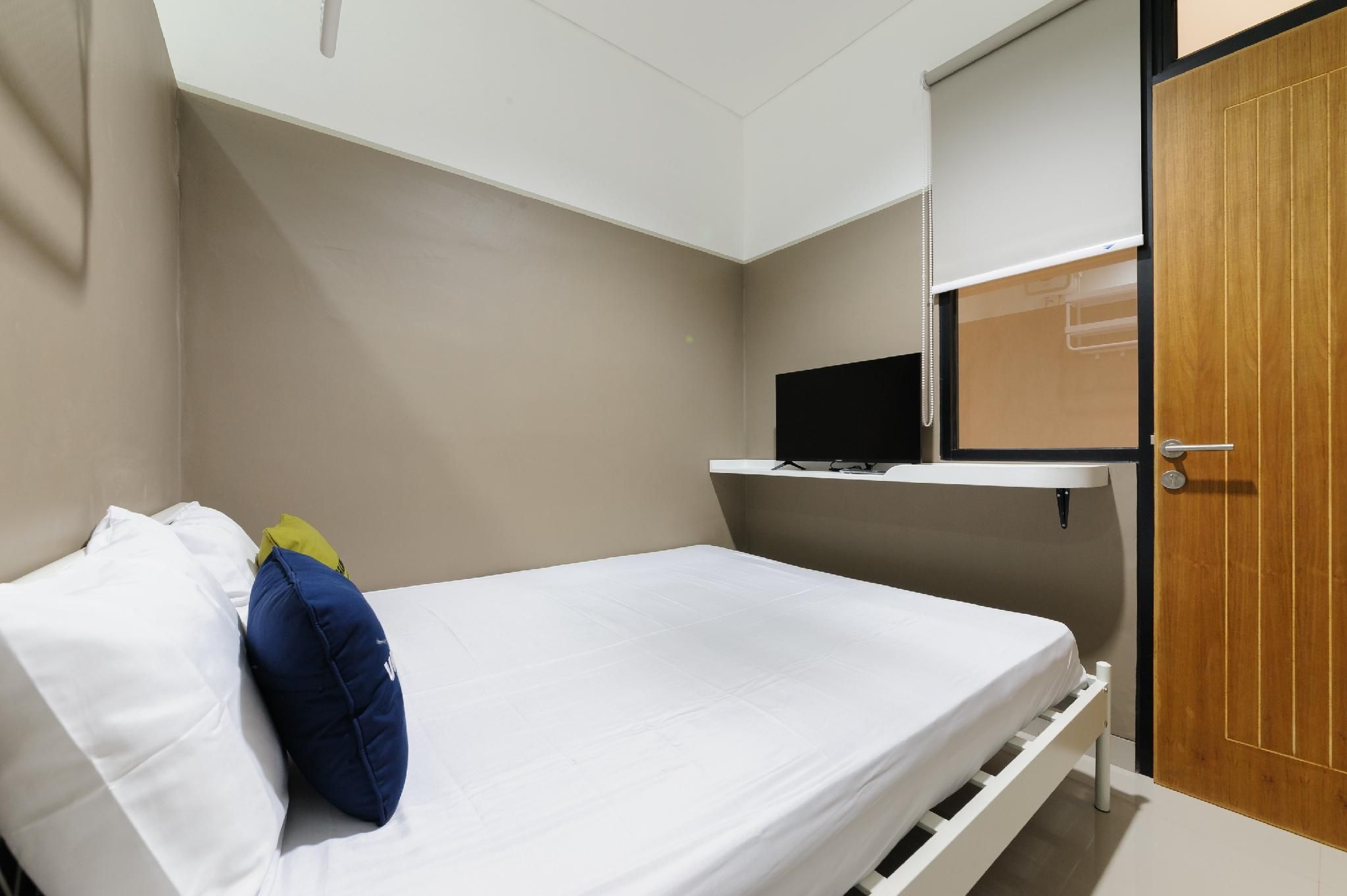 Urbanview Syariah Kost D33 Hutan Kota Srengseng Standard Room