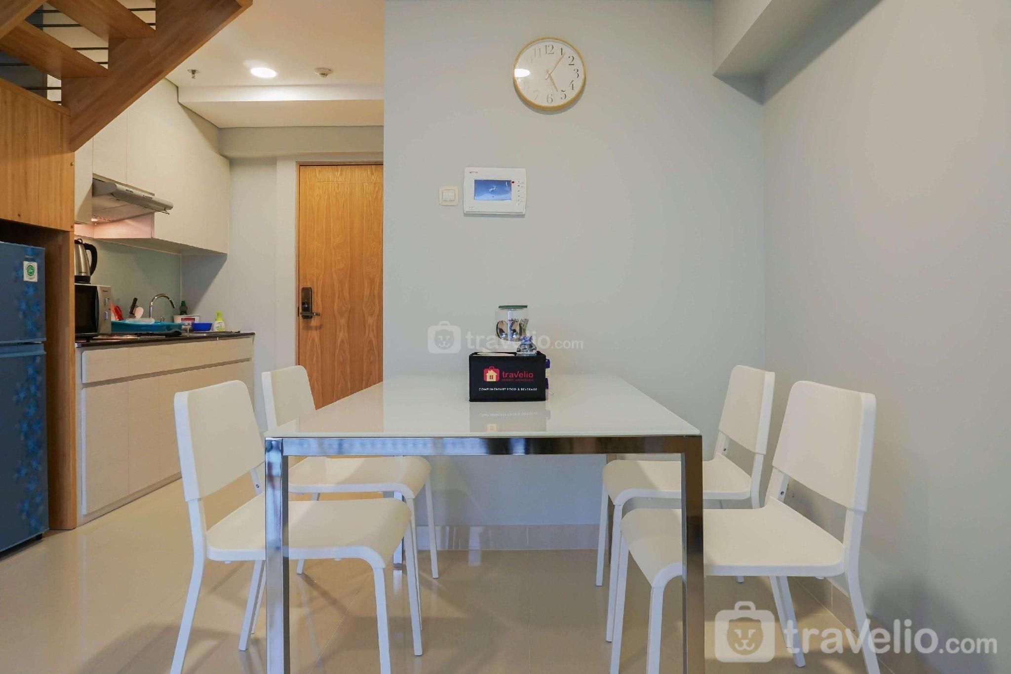 Modern 2BR Apartment Maqna Residence By Travelio