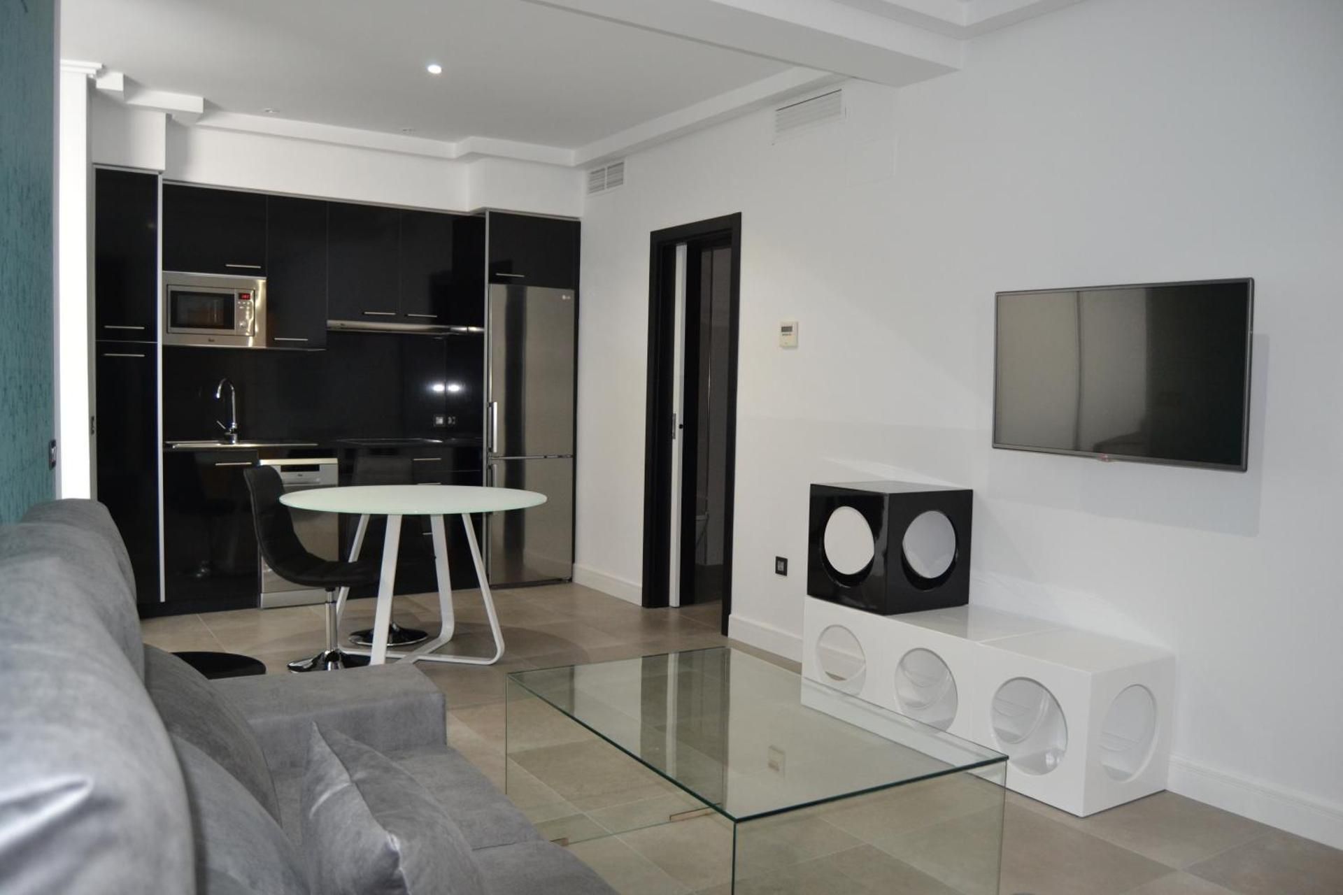 Deluxe One-Bedroom Apartment