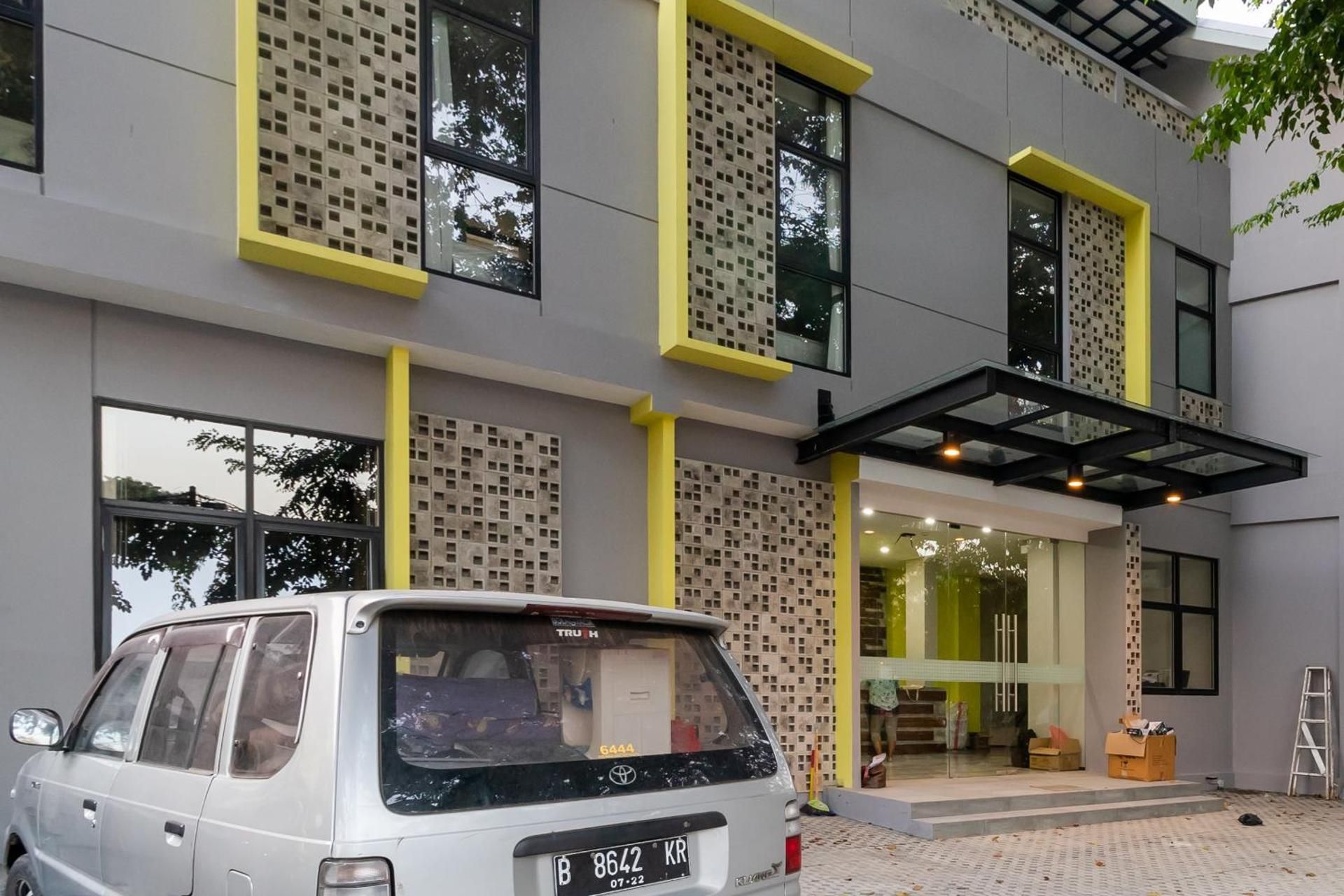 RedDoorz Plus near Senayan City