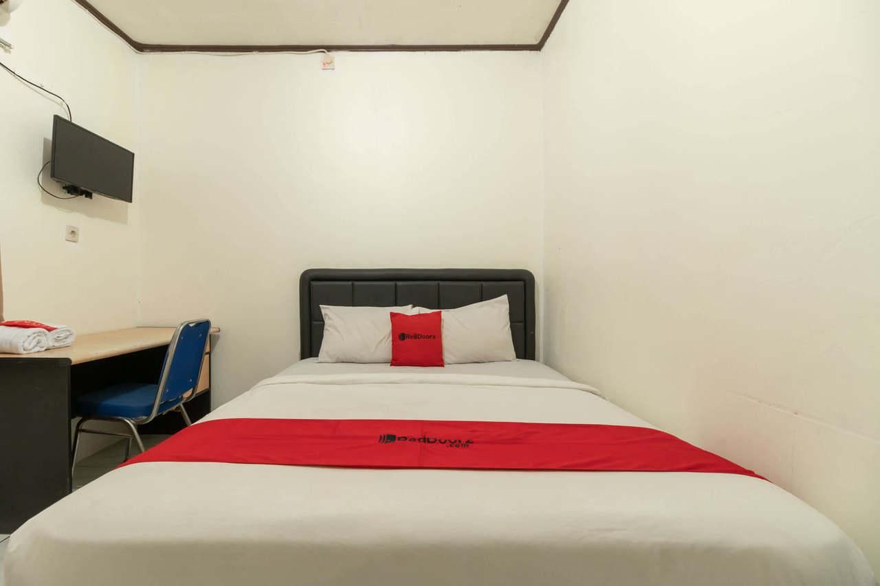 RedDoorz Room