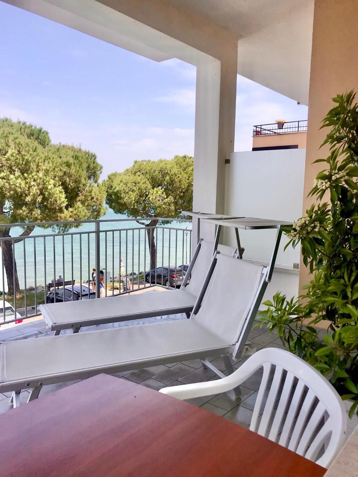 Deluxe Double Room with Balcony and Sea View