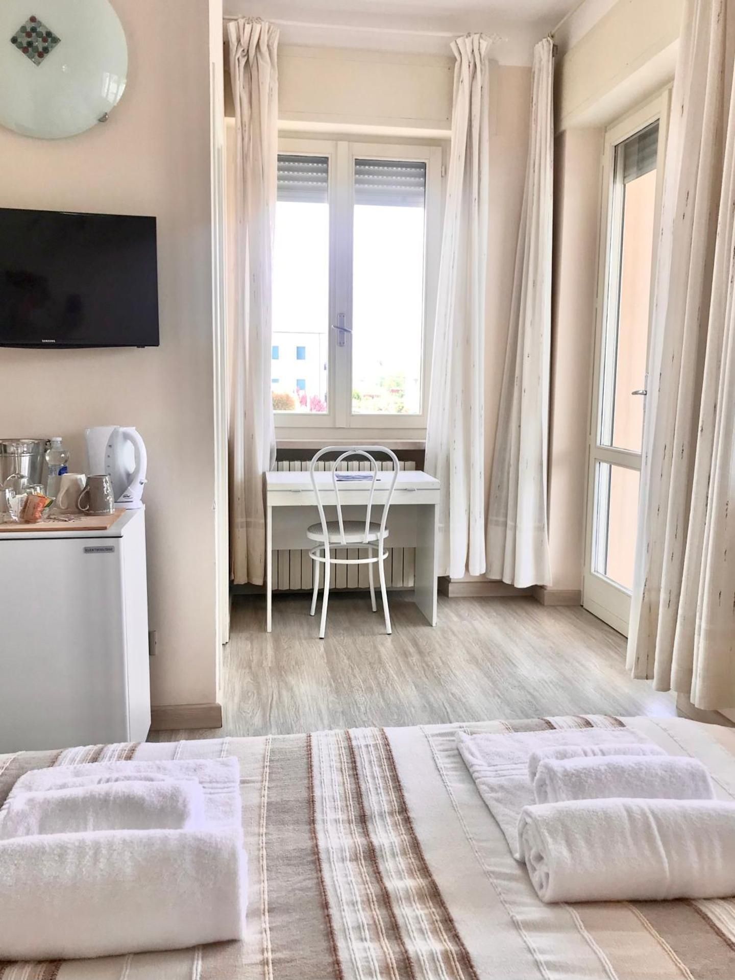 Deluxe Double Room with Balcony and Sea View
