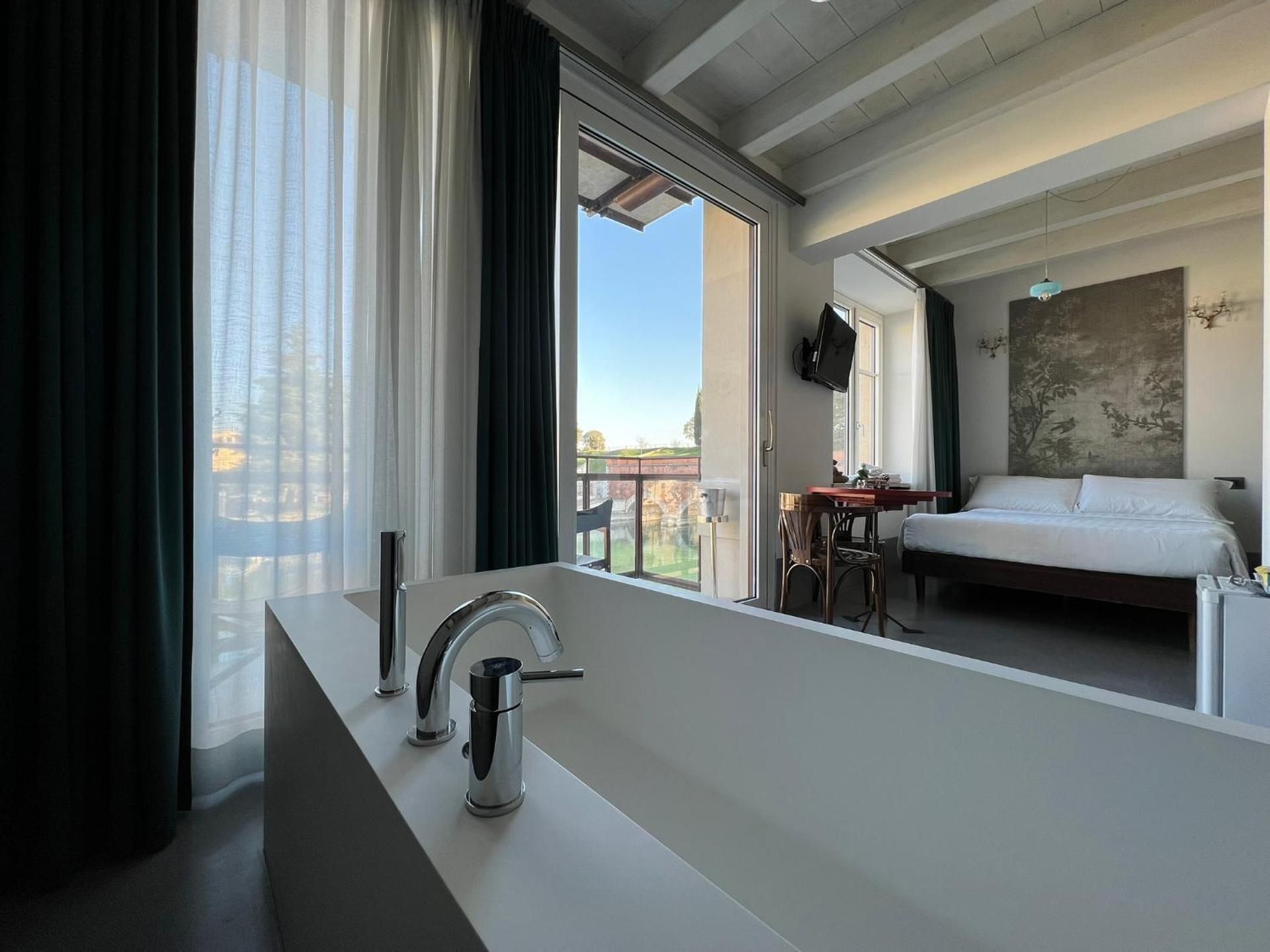 Suite with Lake View