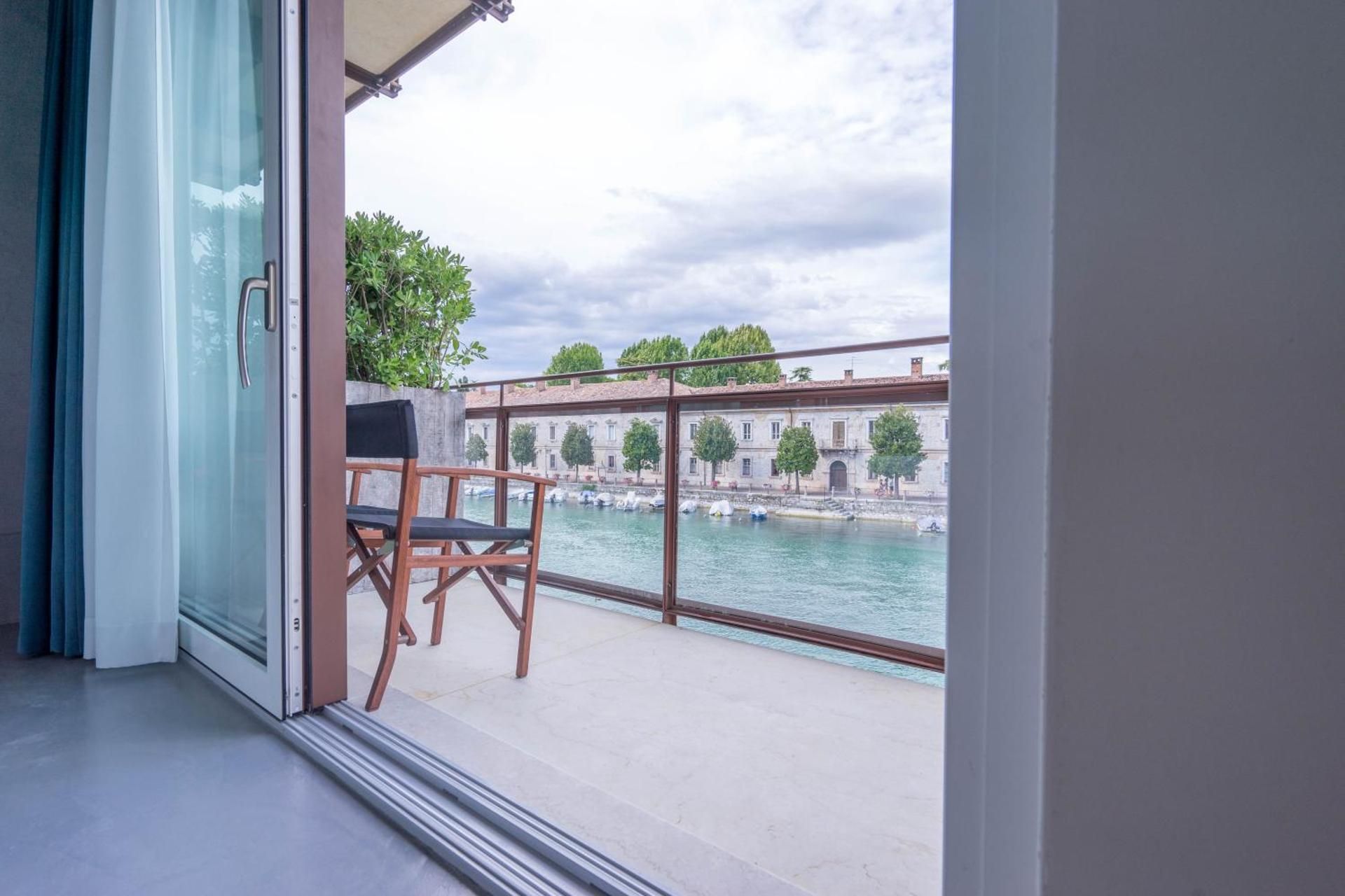 Suite with Lake View