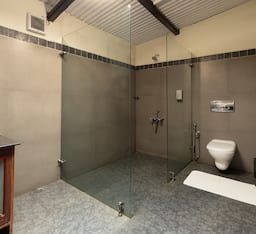 Kings Cliff Deluxe Garden Room 9