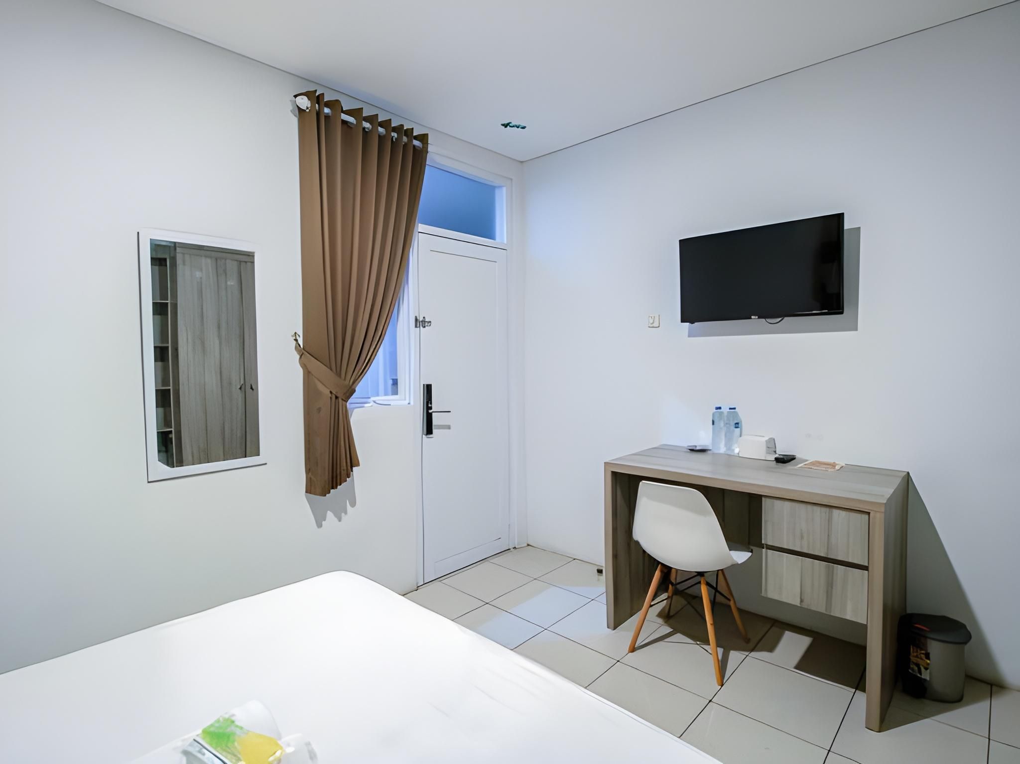 DENZ Premiere Genteng Ijo Standard Room A 2