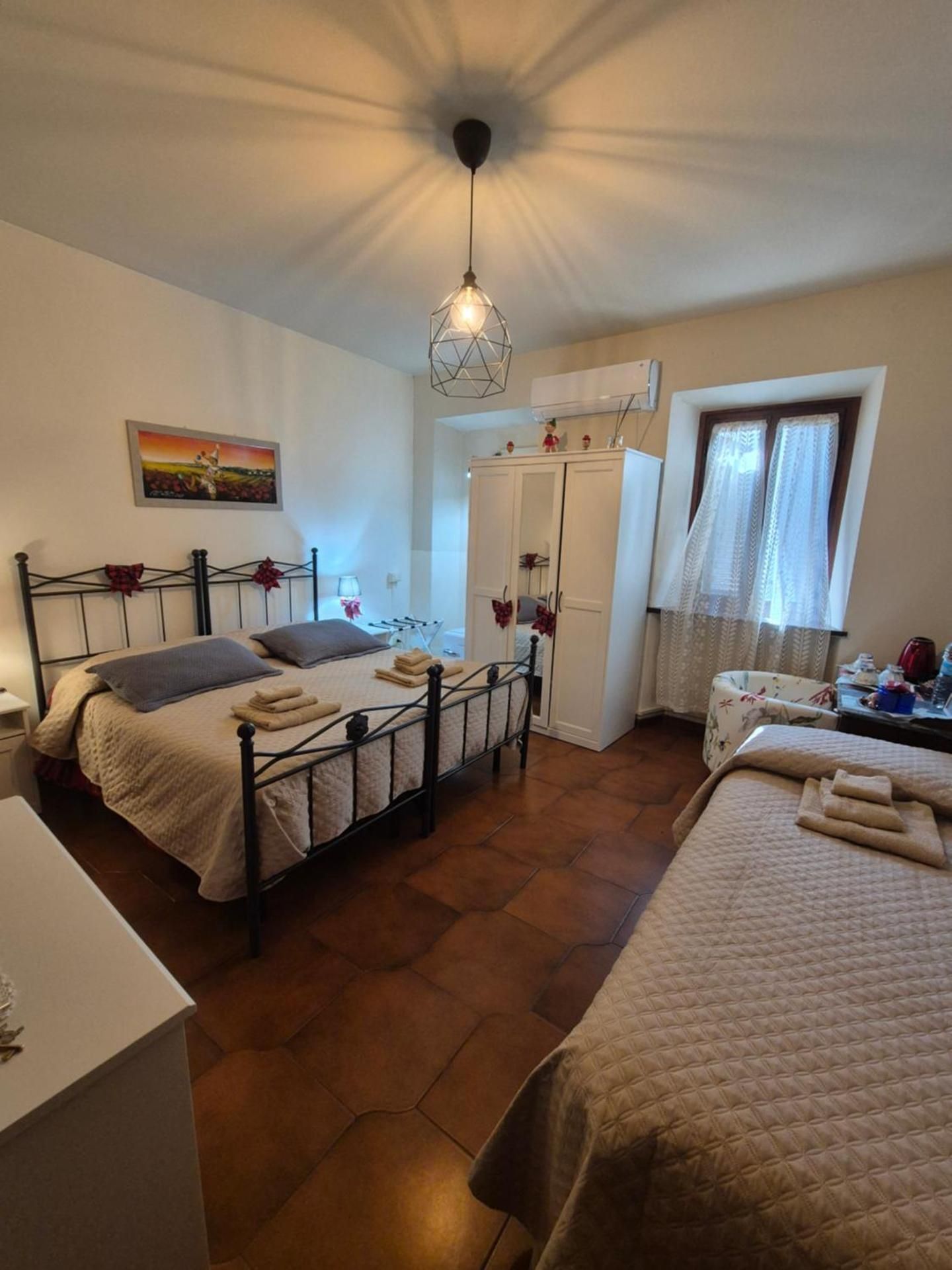 Deluxe Room (2 Adults + 1 Child)