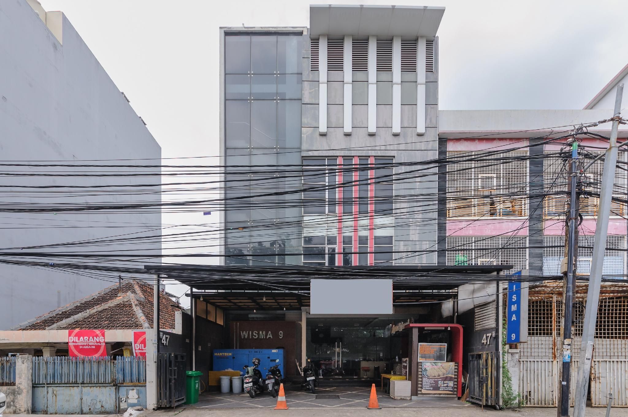 RedDoorz Plus near Grand Indonesia Jakarta