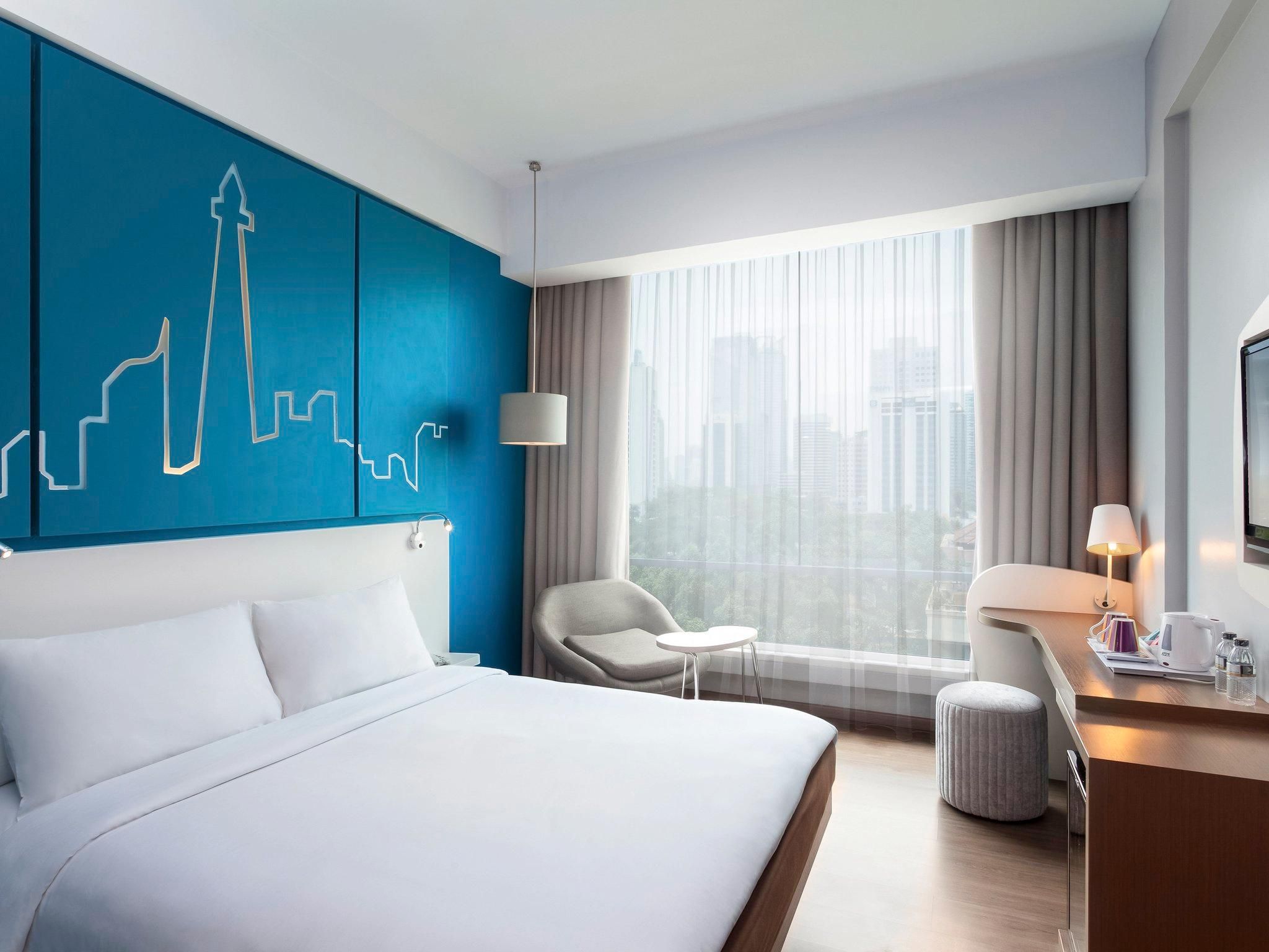 Deluxe City View Queen Bed