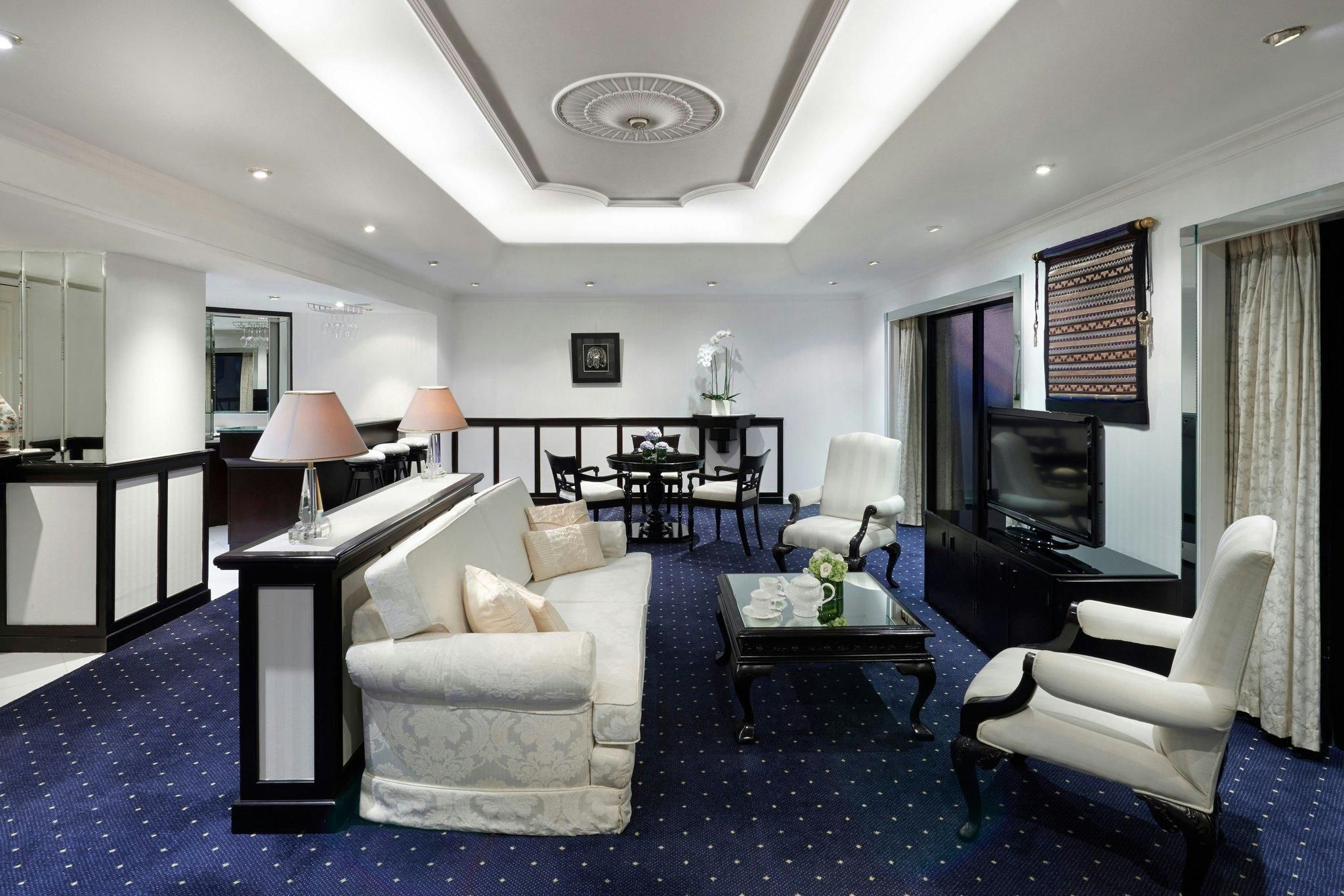 Jakarta Suite, Executive lounge access, 1 Bedroom Suite, 1 King, City view