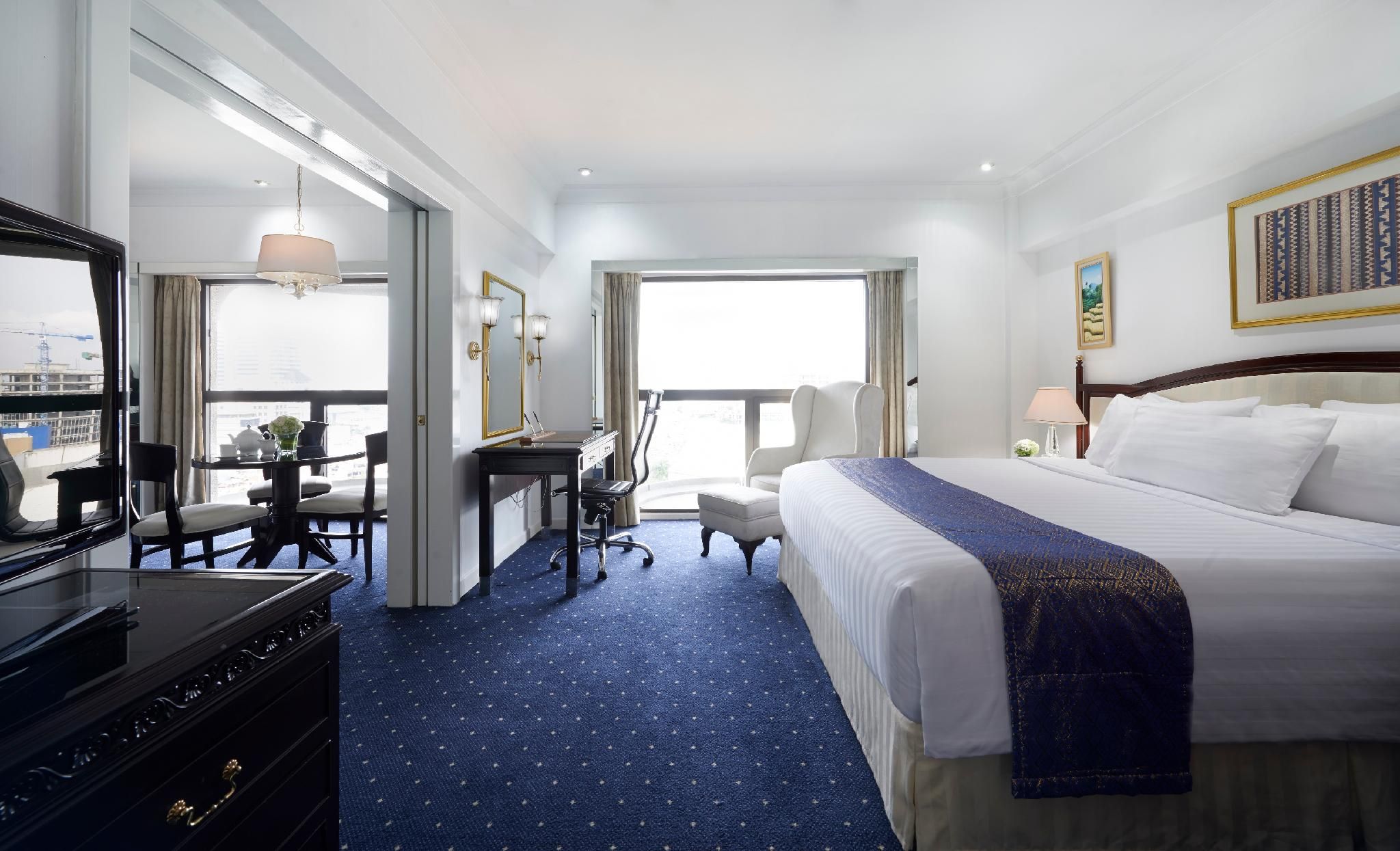 Pacific Suite, Executive Lounge Access, Suite, 1 King, City View