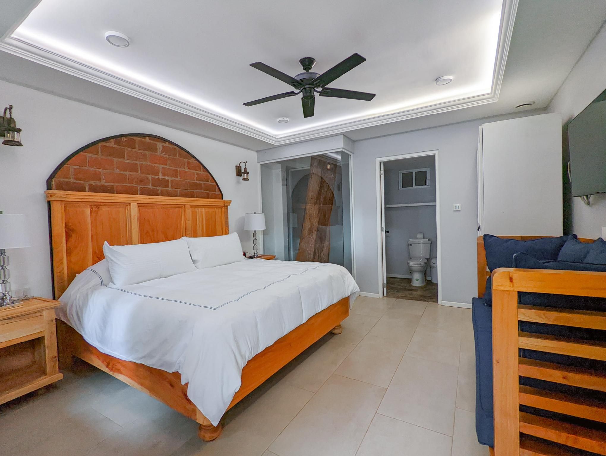 Hacienda Valentino Standard King