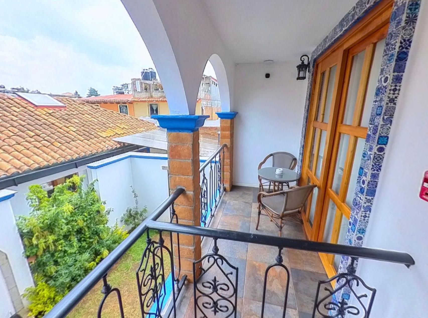 Hacienda Valentino King Room with Balcony