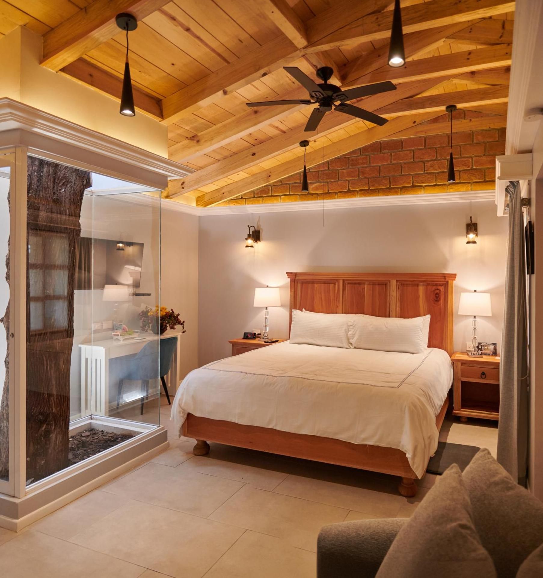 Hacienda Valentino Standard King Room 2