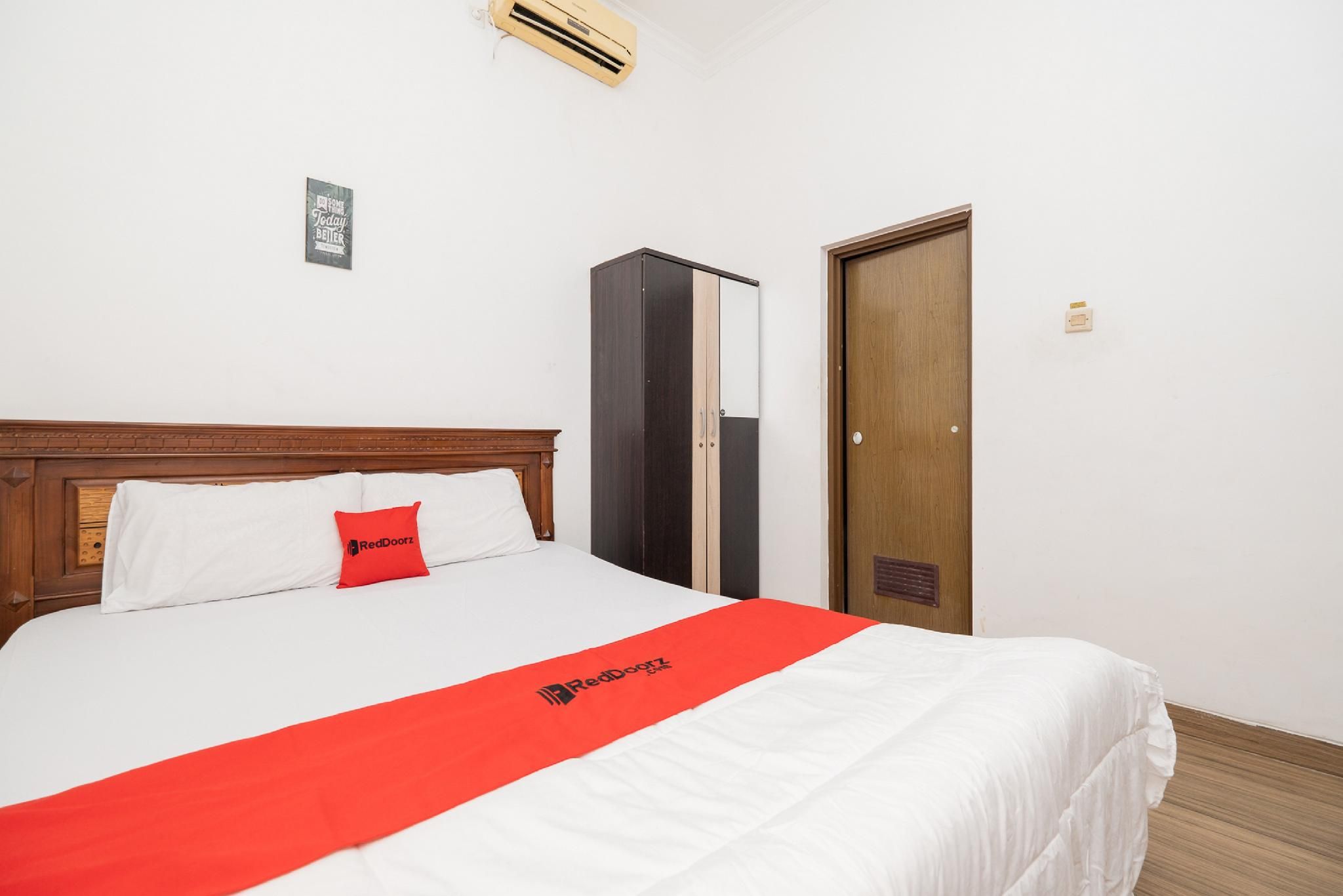 RedDoorz Room