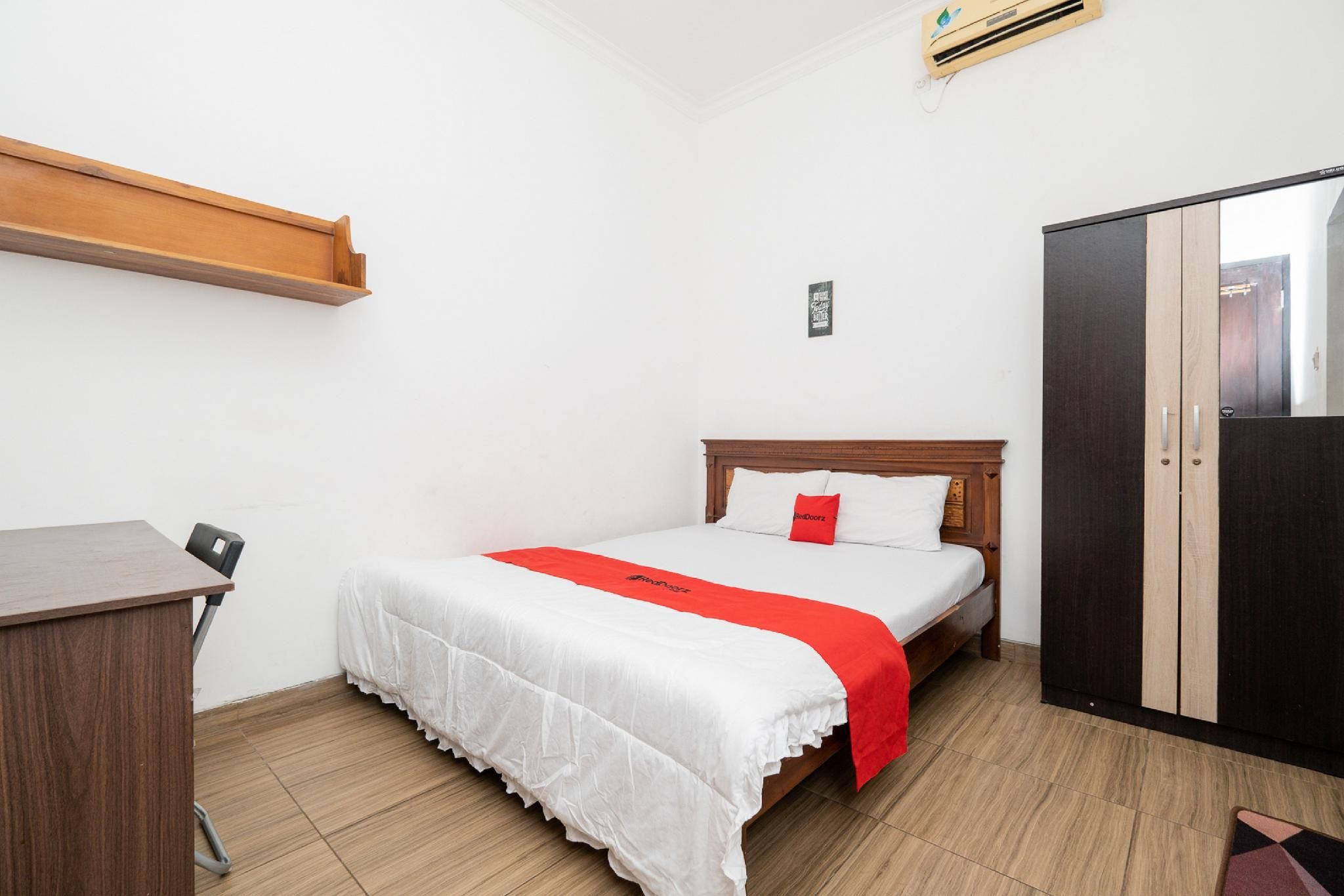 RedDoorz Room