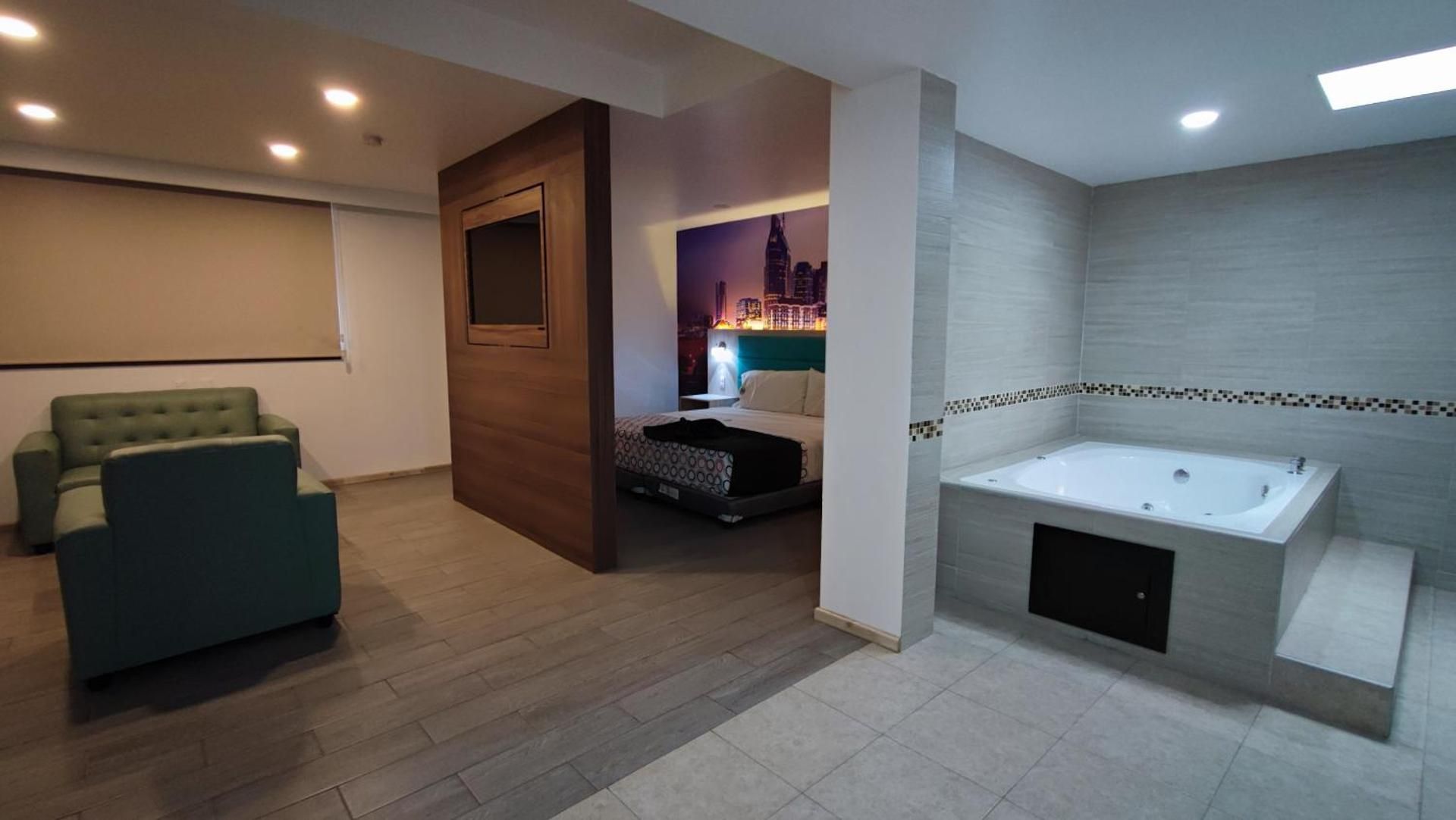 Deluxe Suite with Spa Bath
