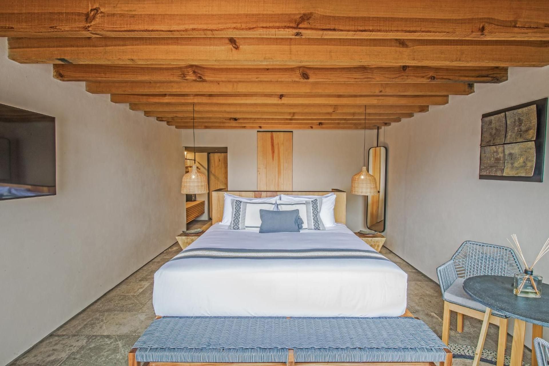 King Suite with Pool View