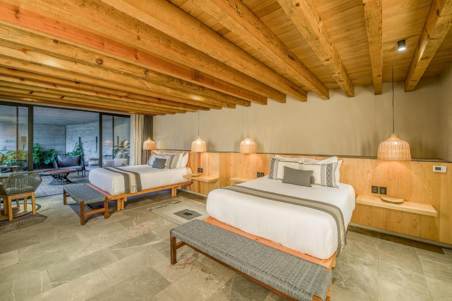 Deluxe Queen Suite