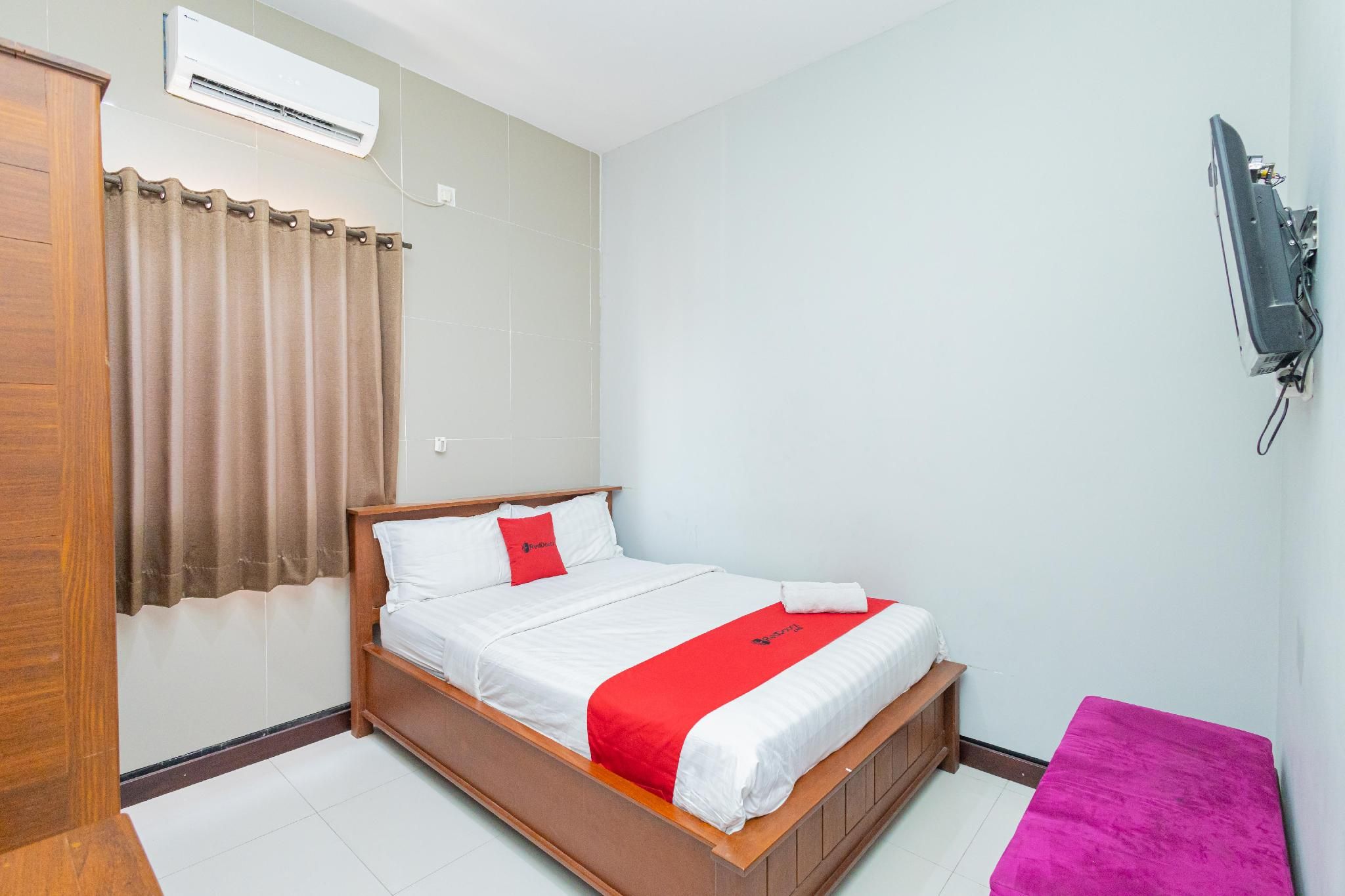 RedDoorz Room