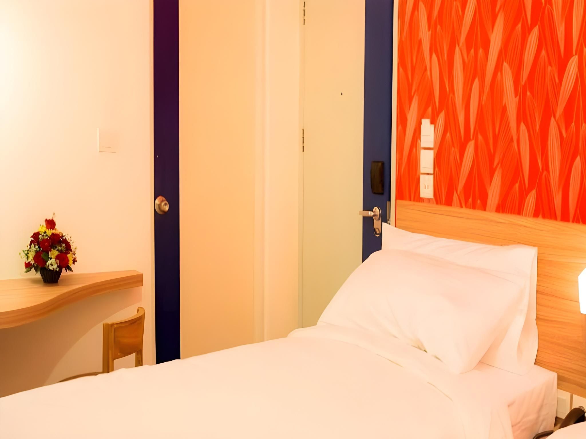 1 Queen Bed Studio Room Non-Smoking