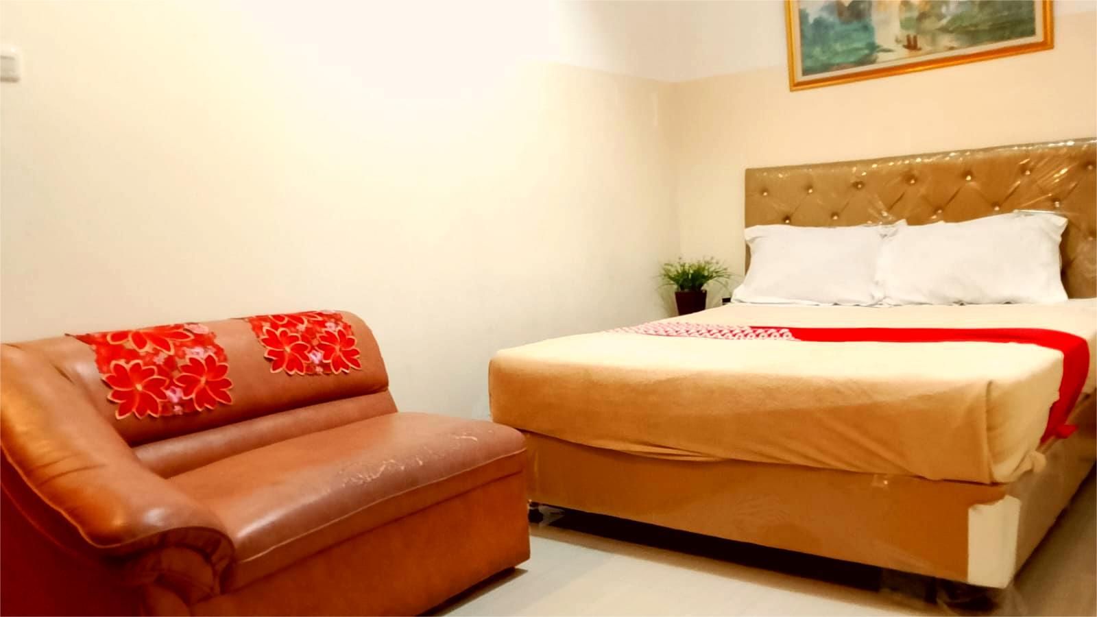 Sofa and TV Room for 2 Persons