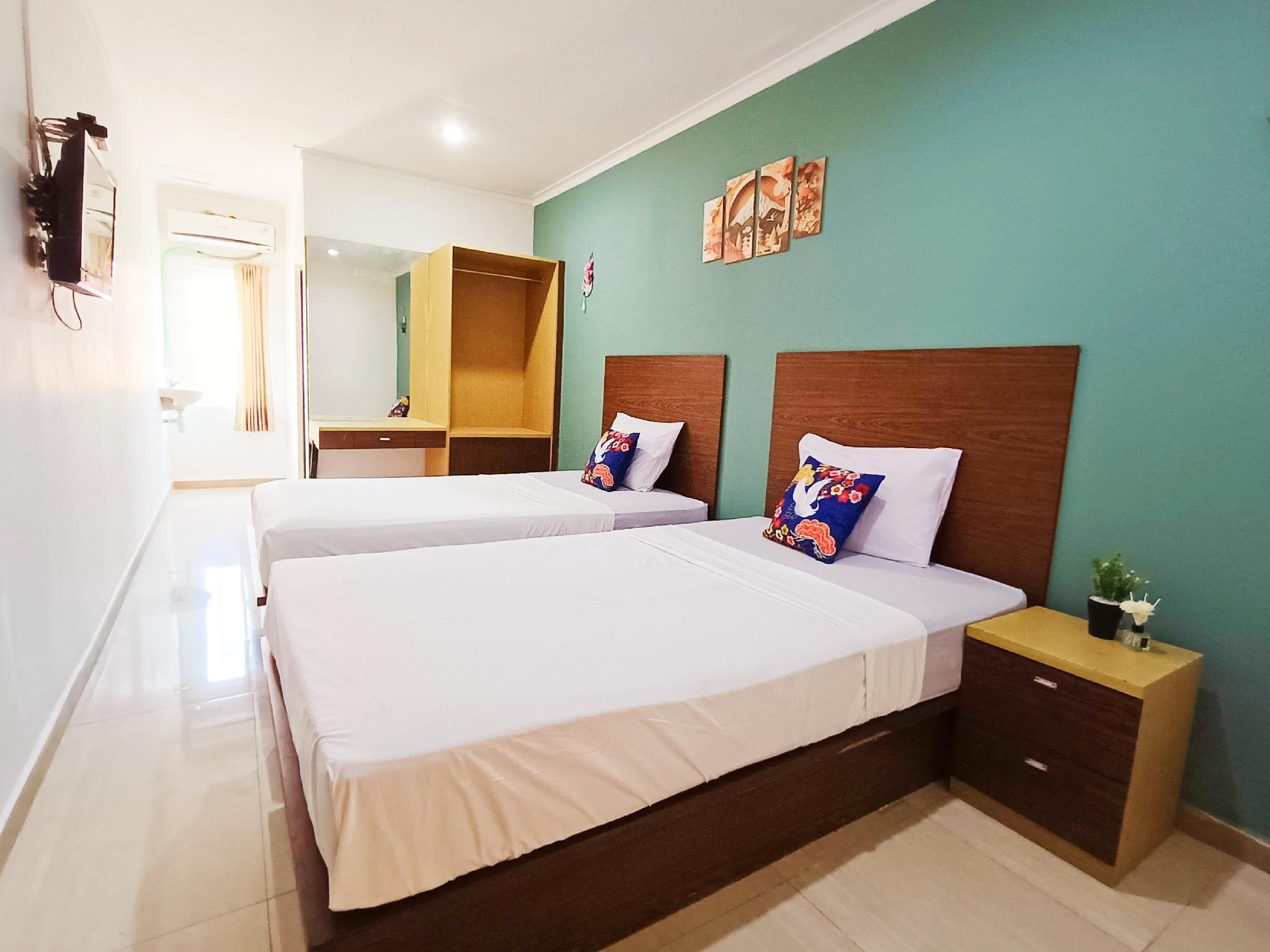 Twin Bed Room