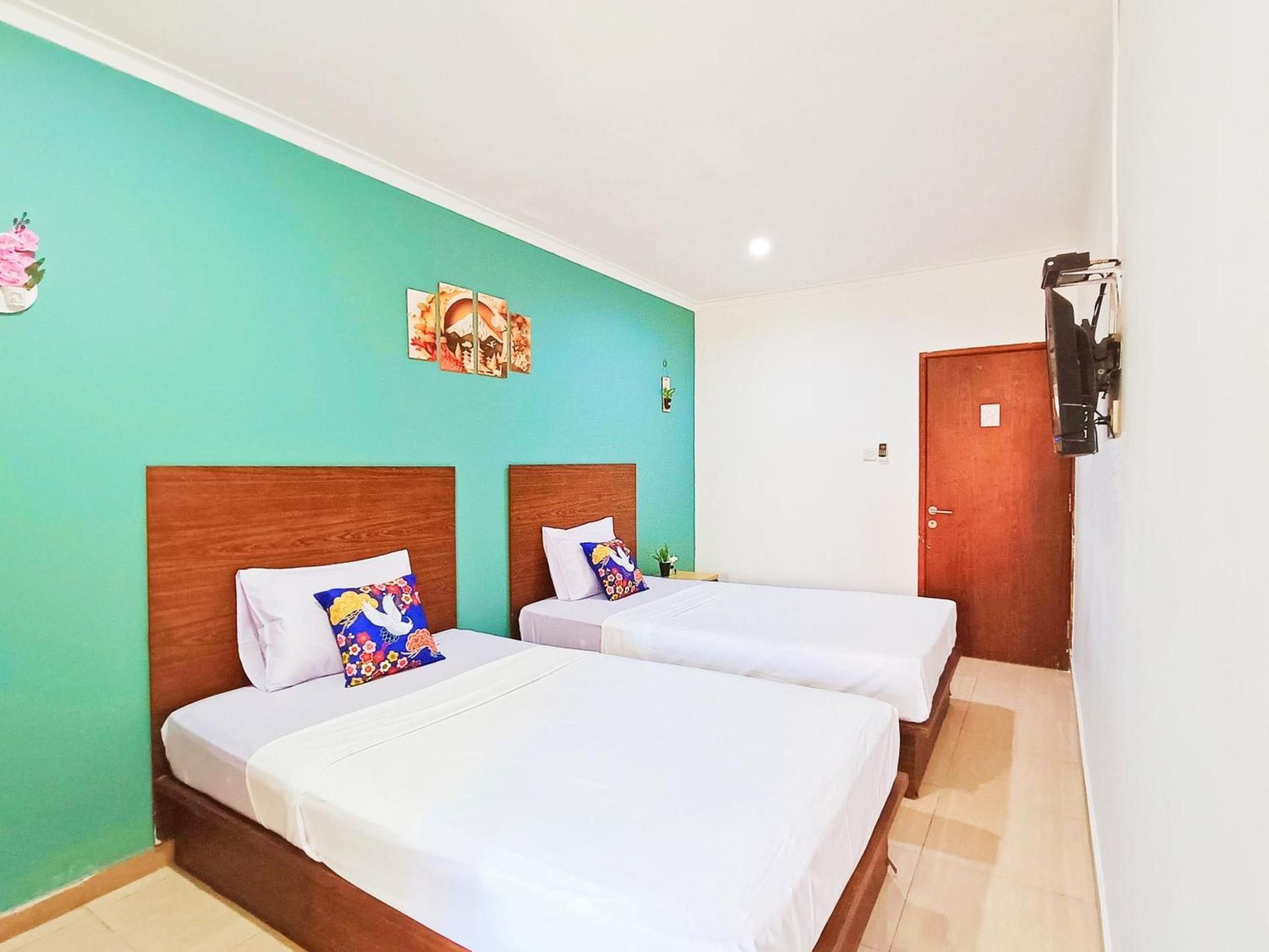 Twin Bed Room