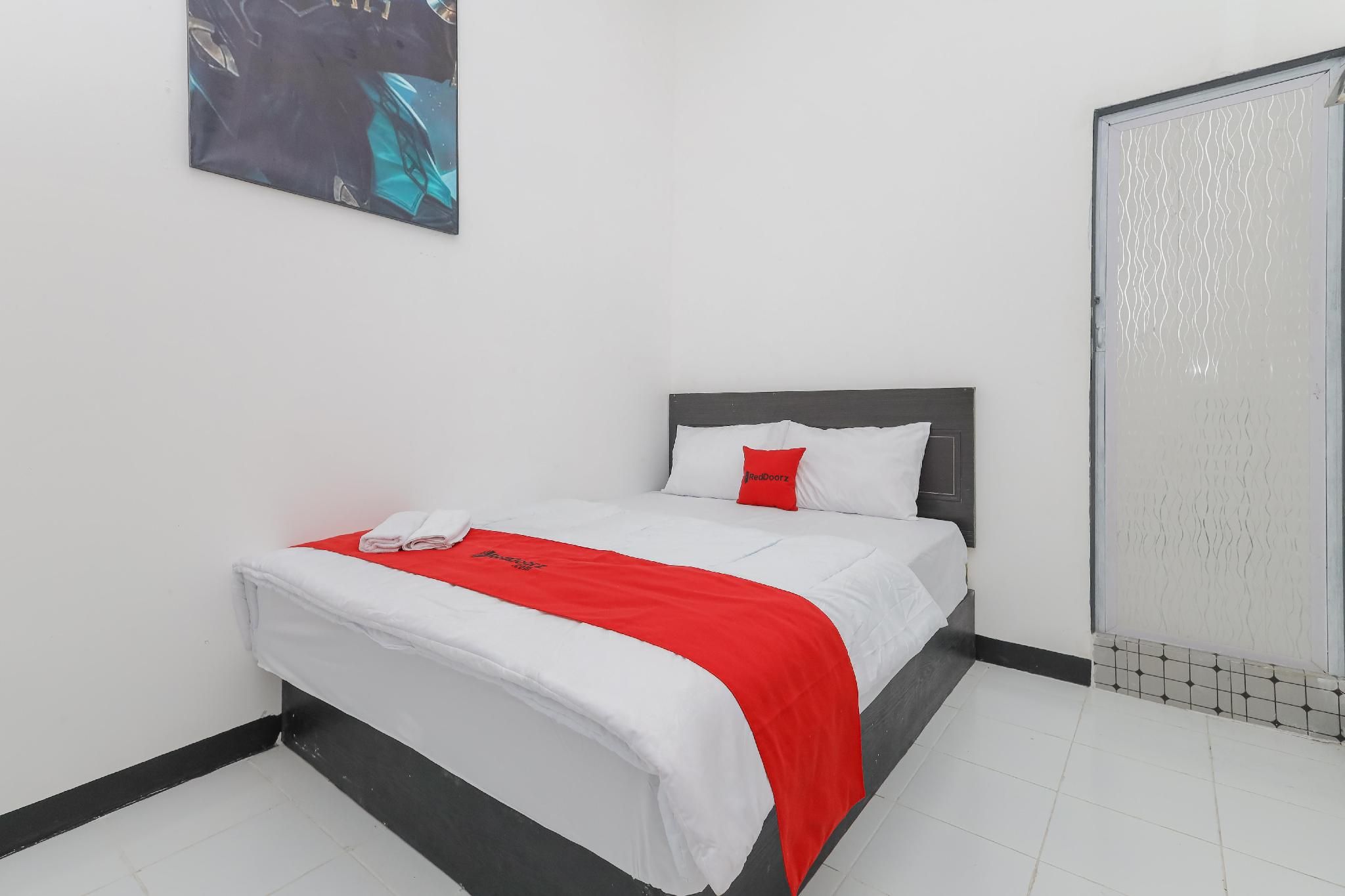 RedDoorz Room