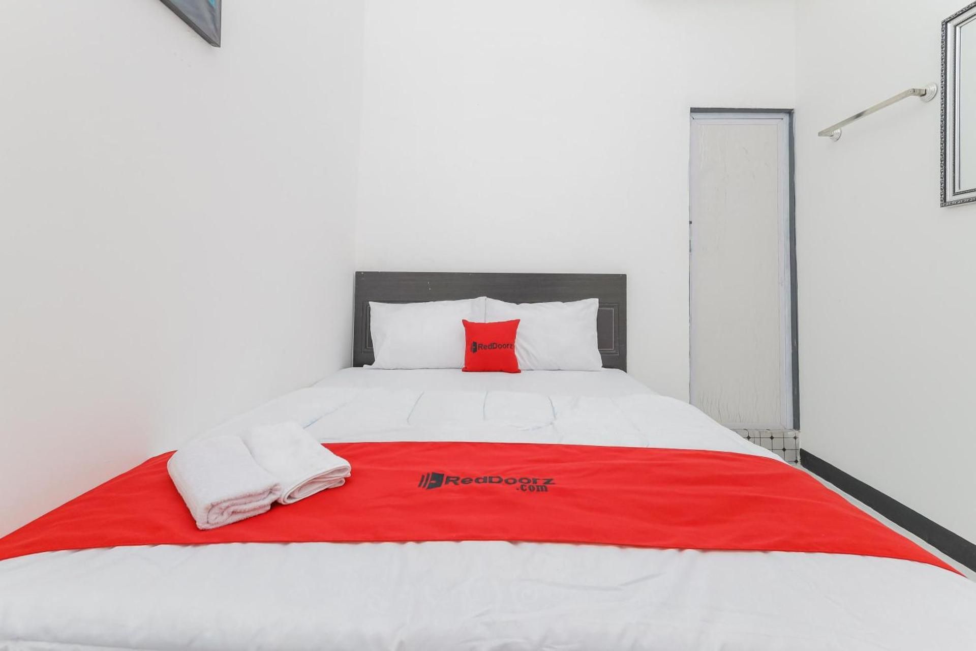 RedDoorz Room
