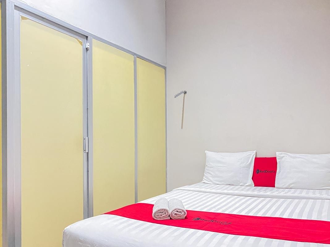 RedDoorz Room