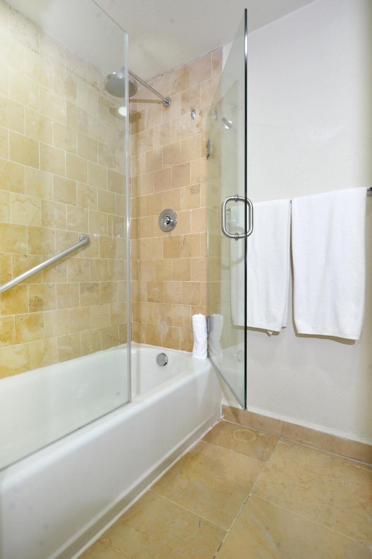 HB Xalapa Standard Double Suite 3