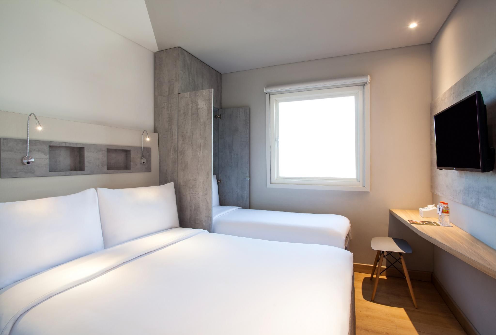 Standard Room with 1 Queen Bed