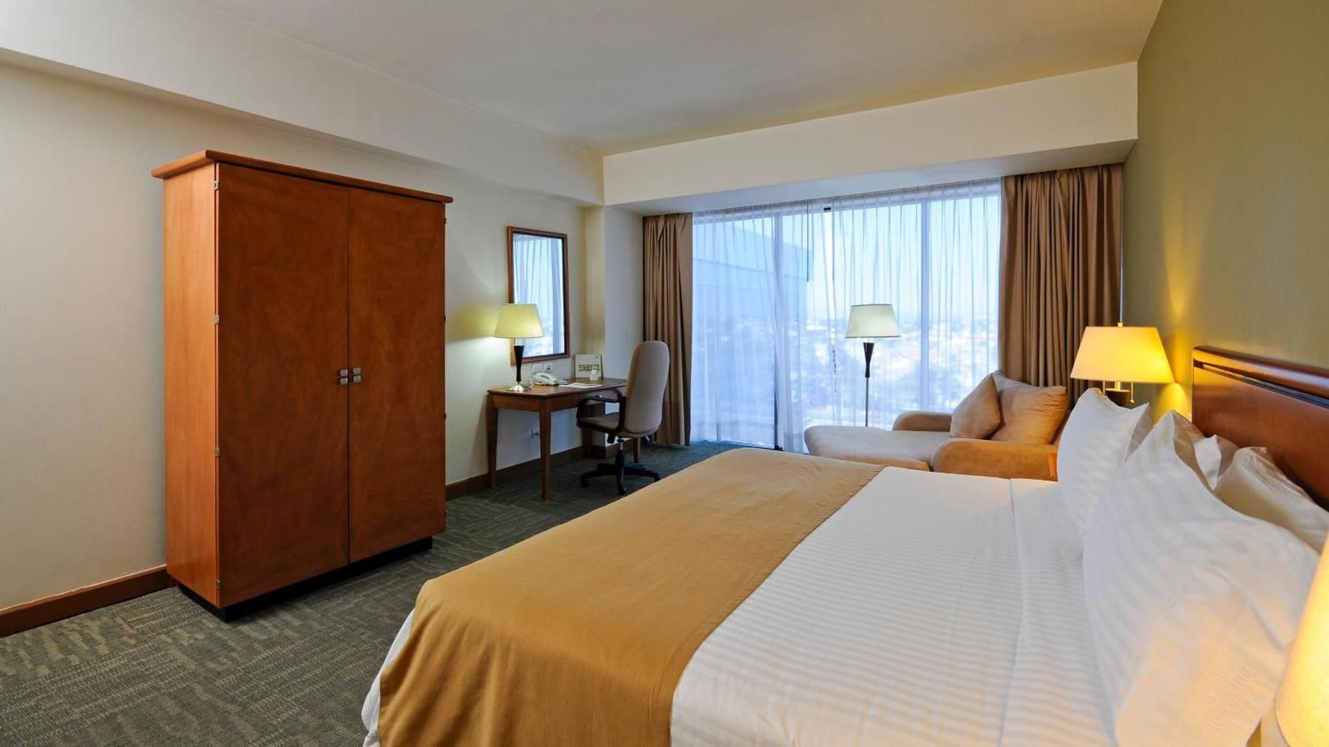 Standard King Room - Accessible
