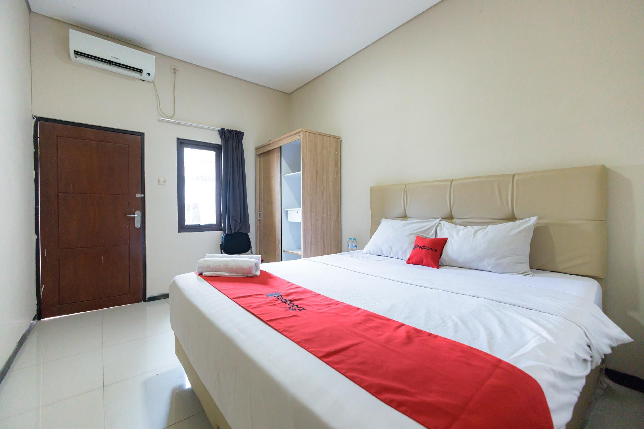 RedDoorz Room