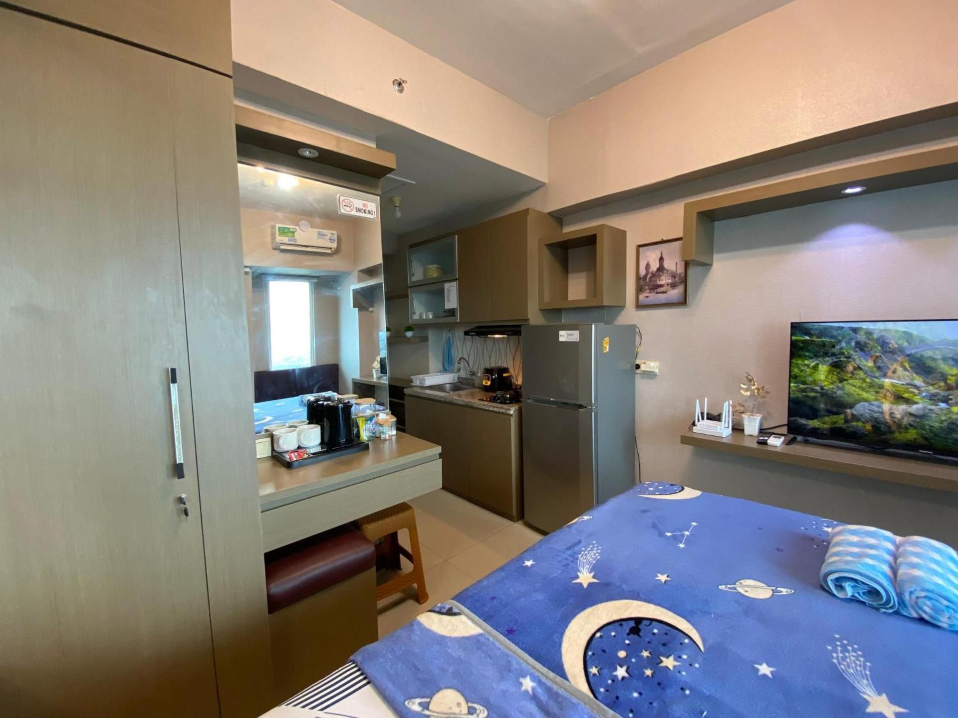 Apartment with Balcony