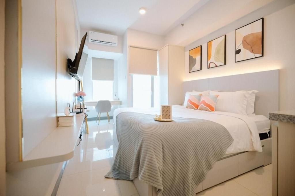 Studio Apartment with Balcony