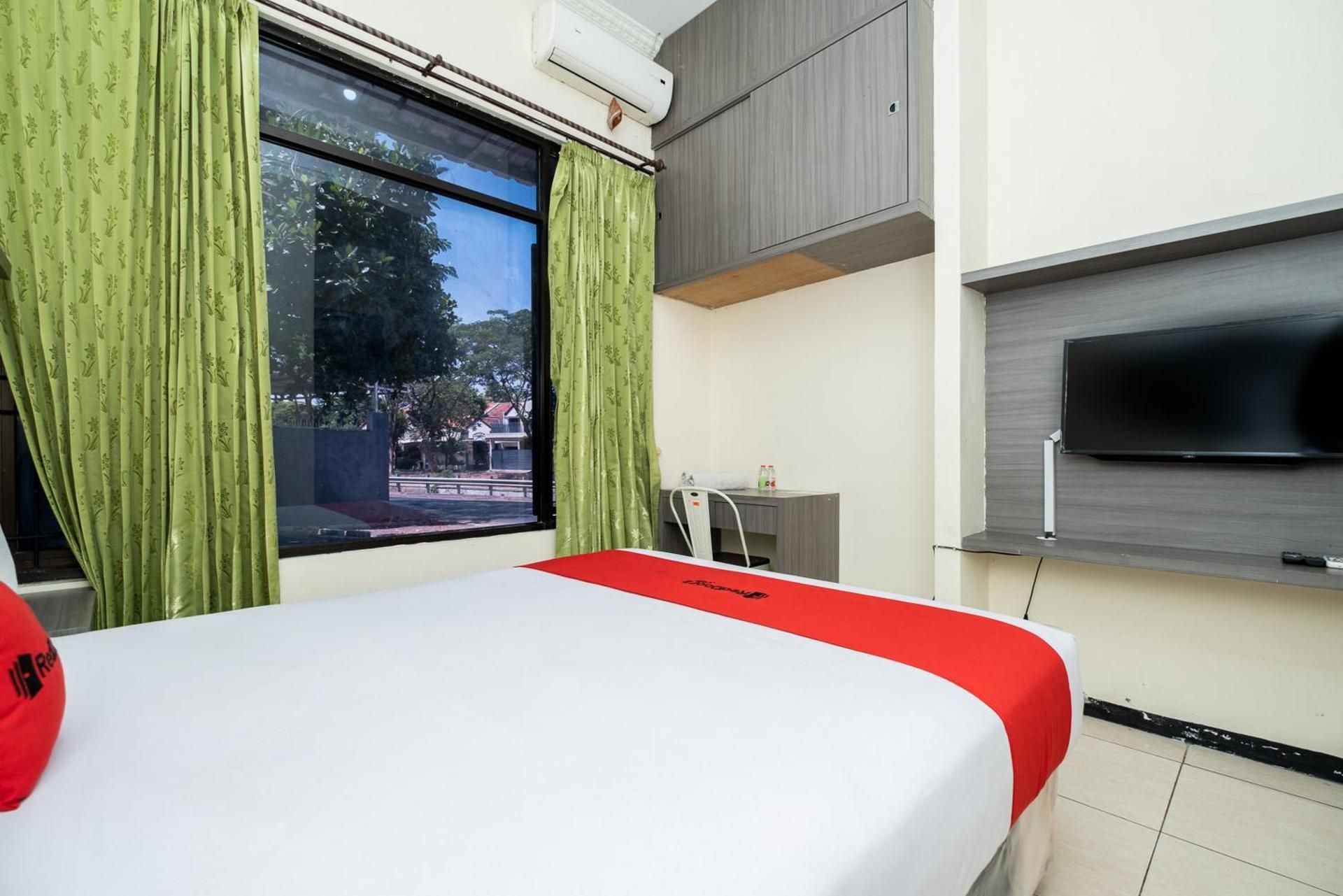 RedDoorz Room