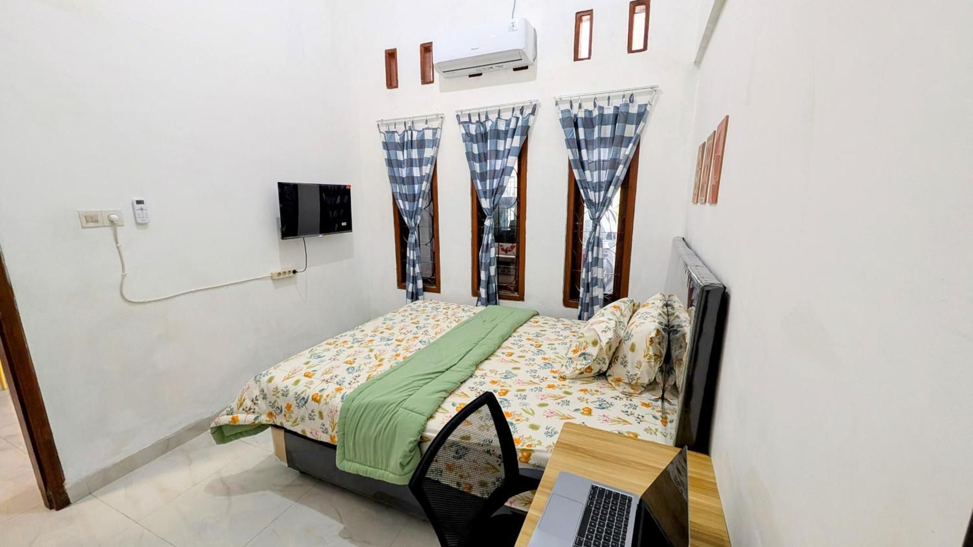 Double Room with Shared Bathroom