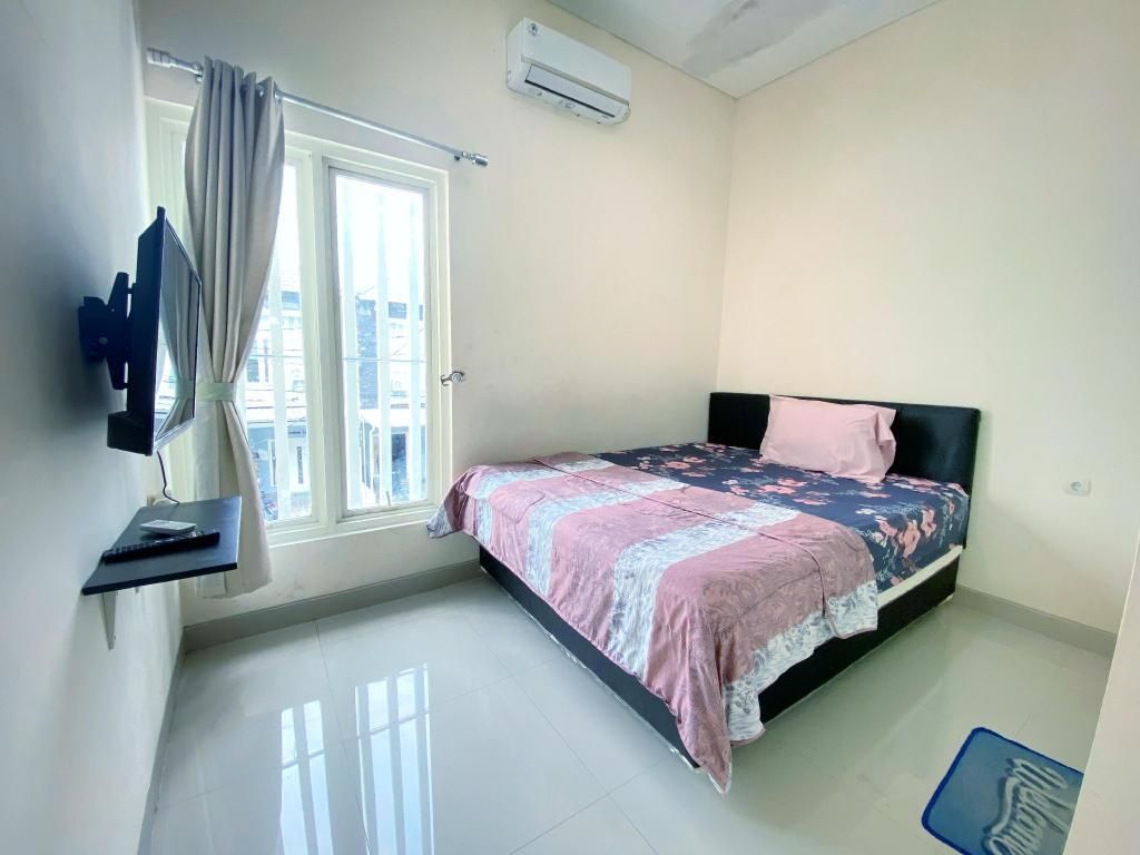 Queen Bedroom