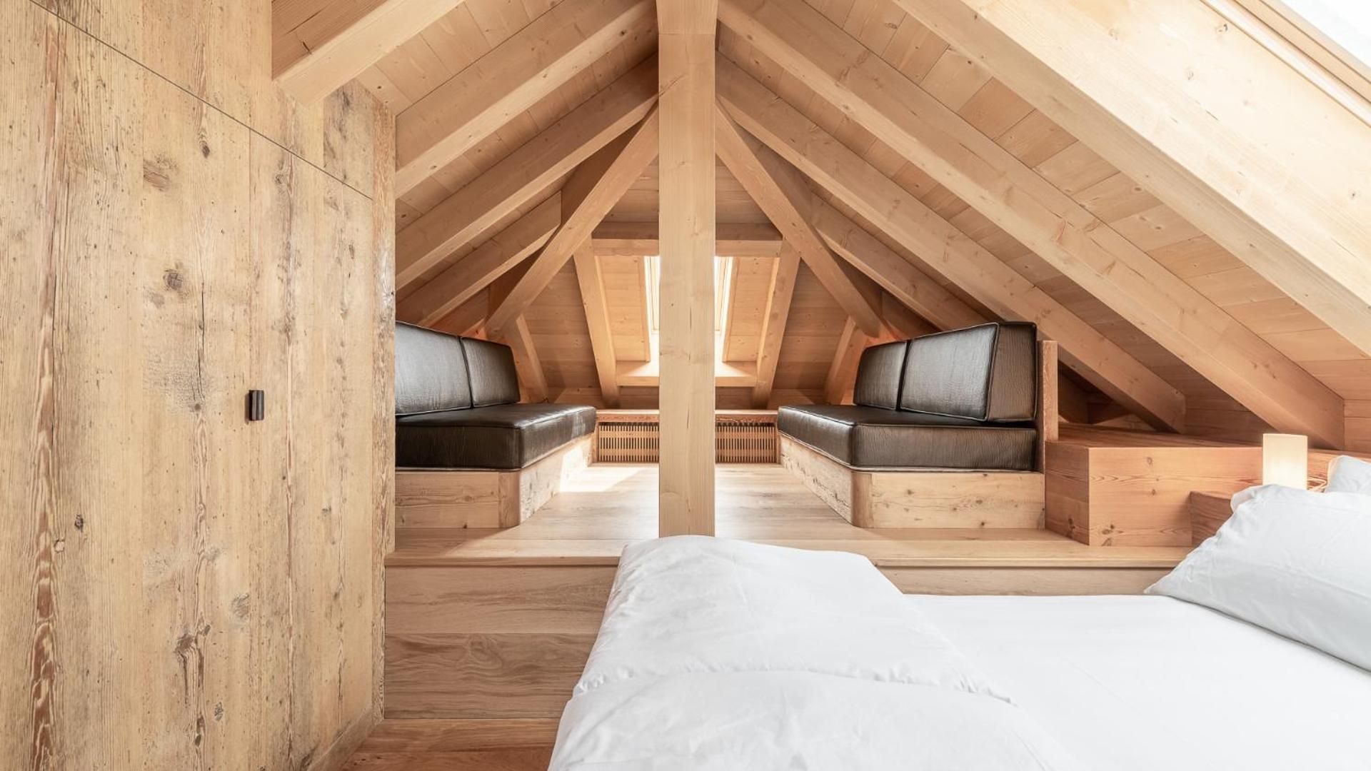 Deluxe Attic 