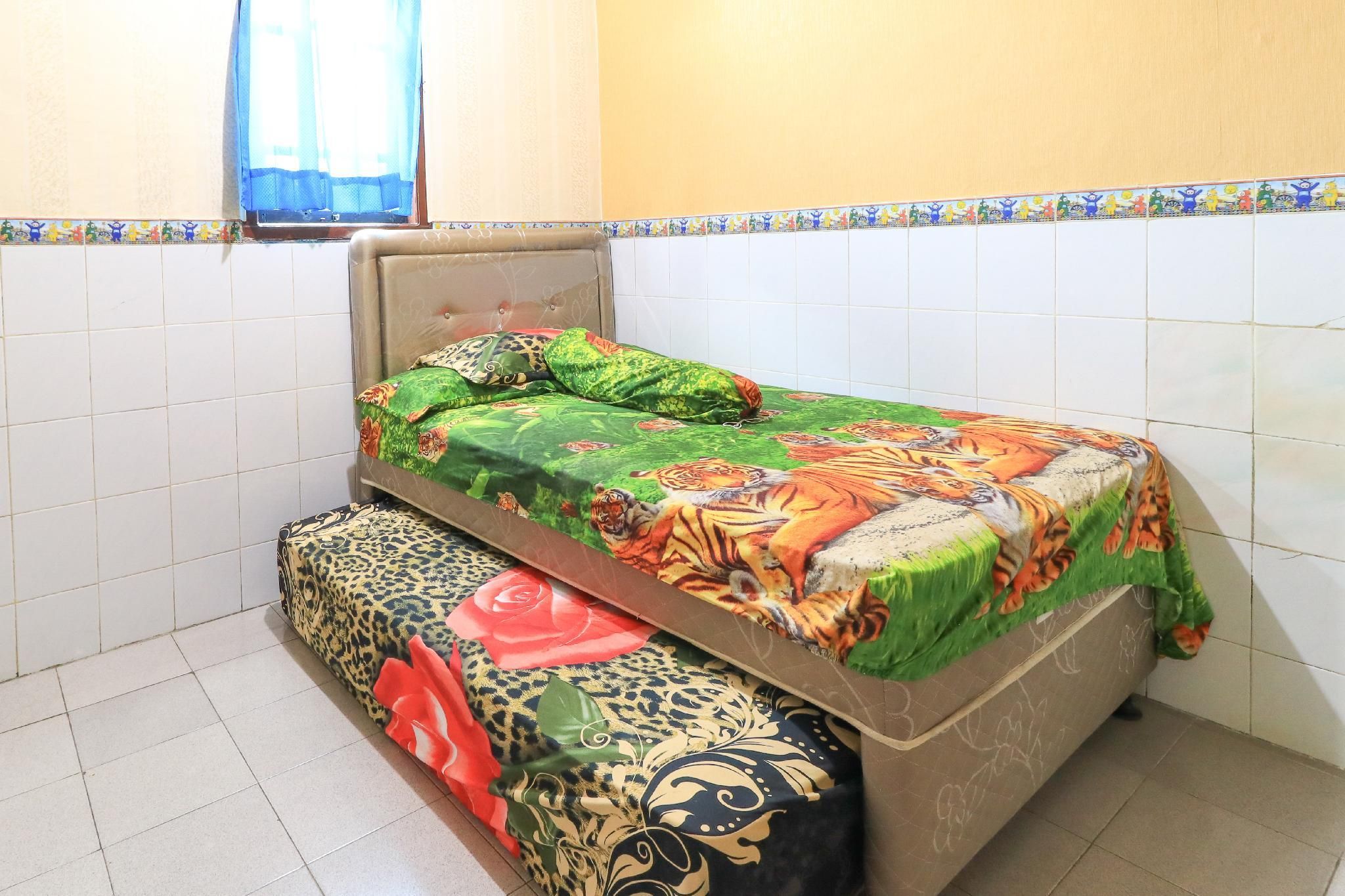 Twin Bed Family Room