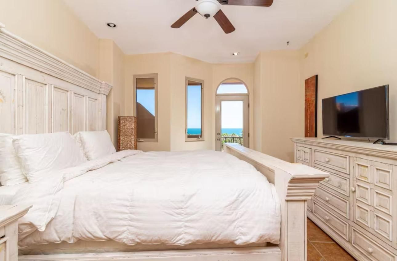 Deluxe Double Room with Side Sea View