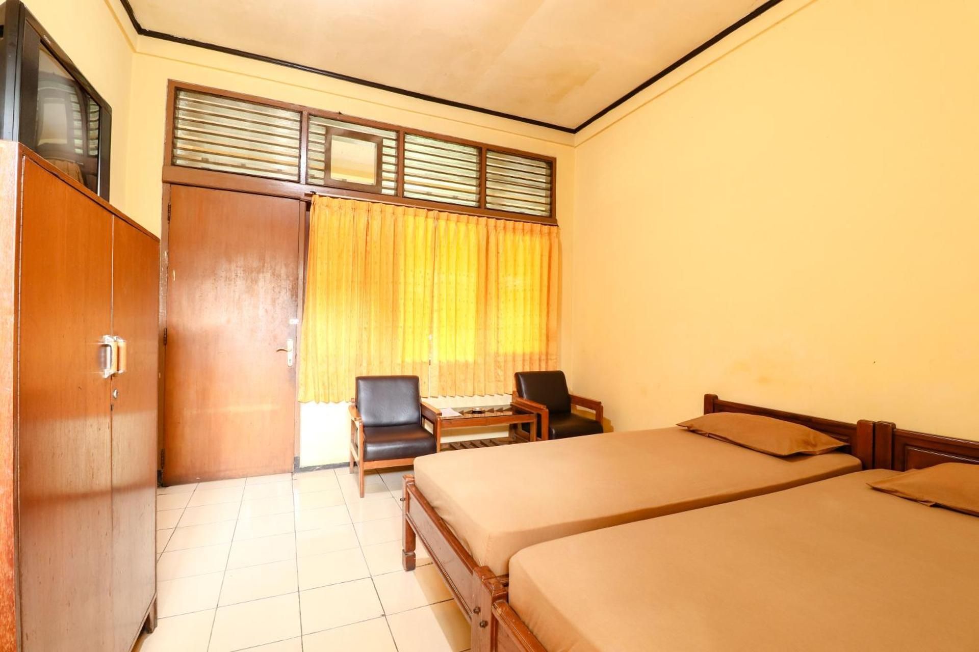 Economy Room